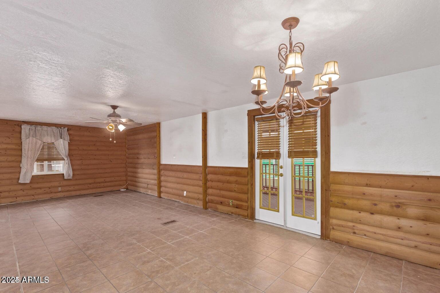 Hacienda De Valencia - Residential