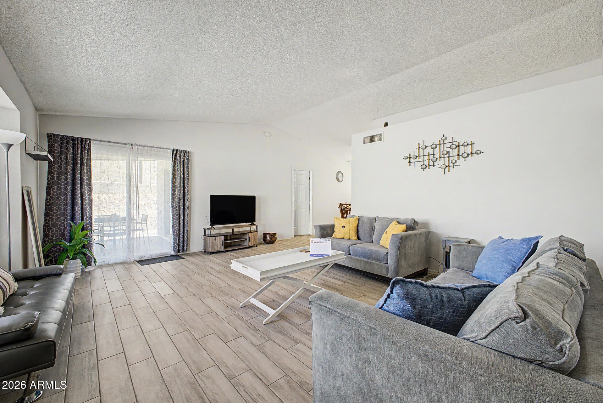 619 E JENSEN Street 32