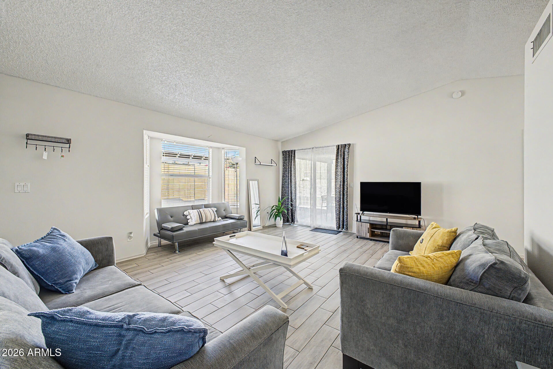 619 E JENSEN Street 32