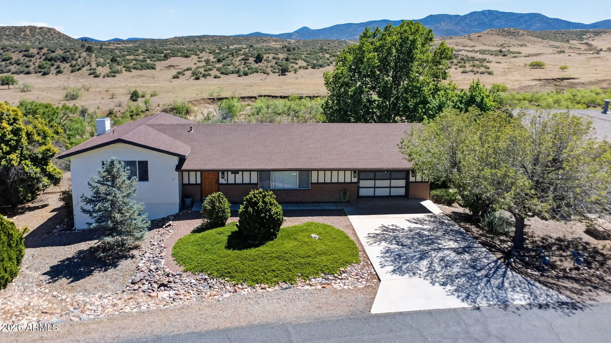 1048 N ARROWHEAD Lane