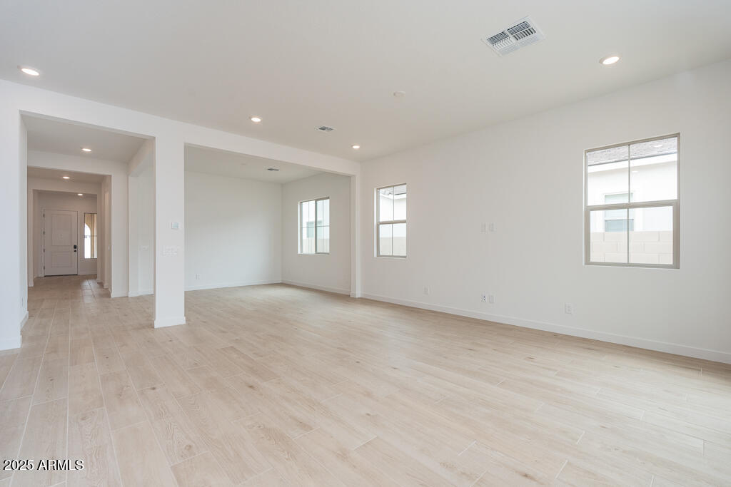 1324 E PRESCOTT Street