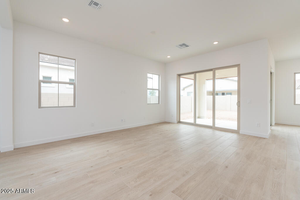 1324 E PRESCOTT Street