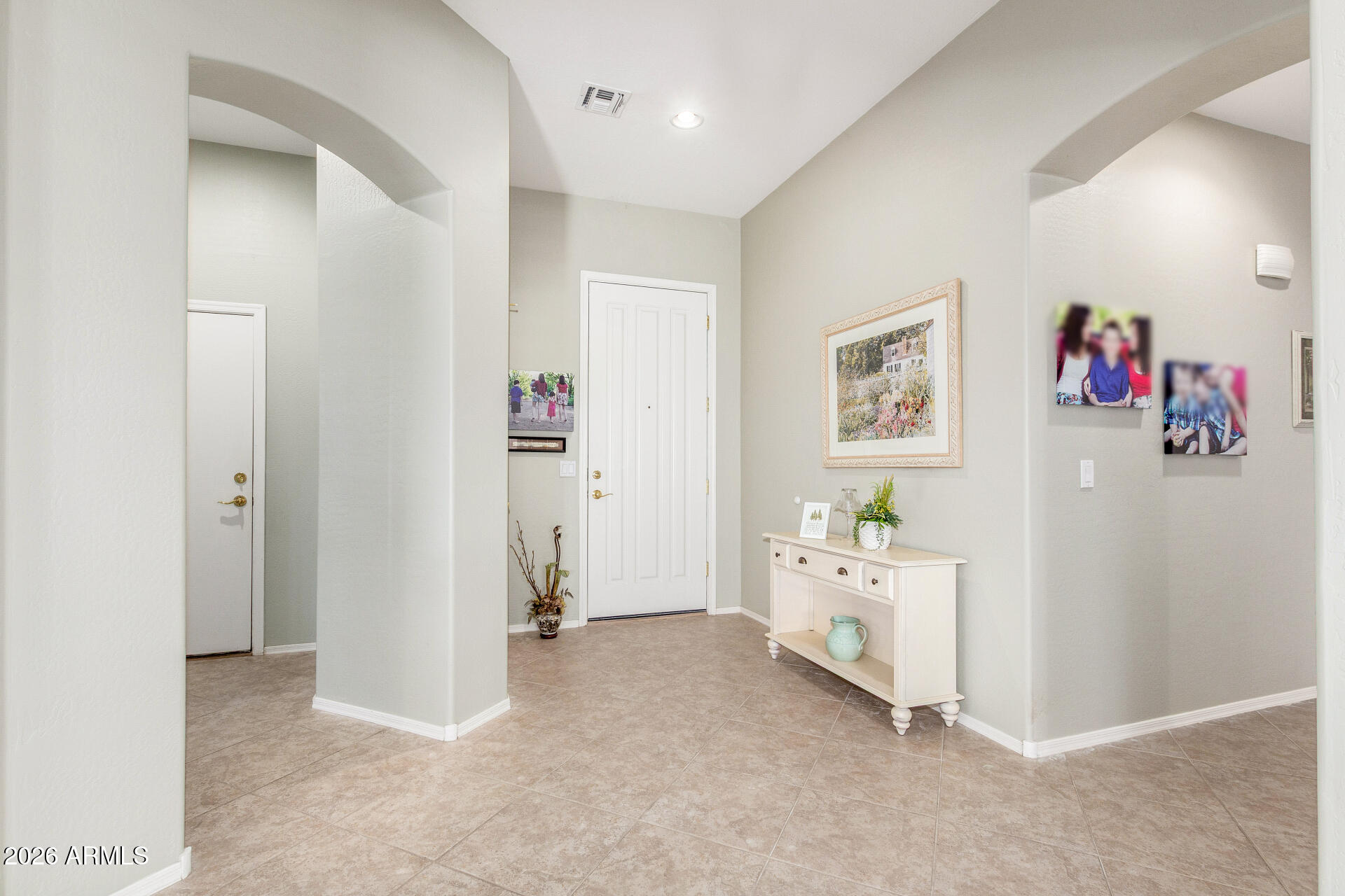 3553 E WASHINGTON Avenue