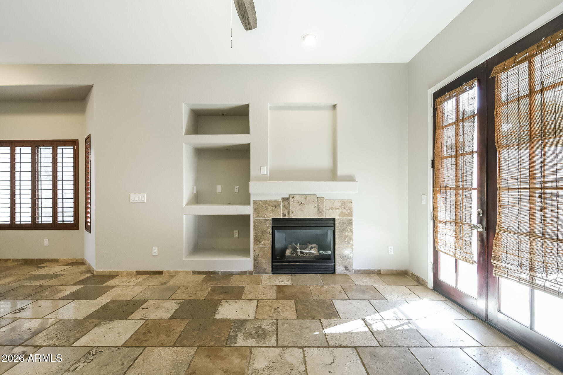 6329 W DESERT HOLLOW Drive