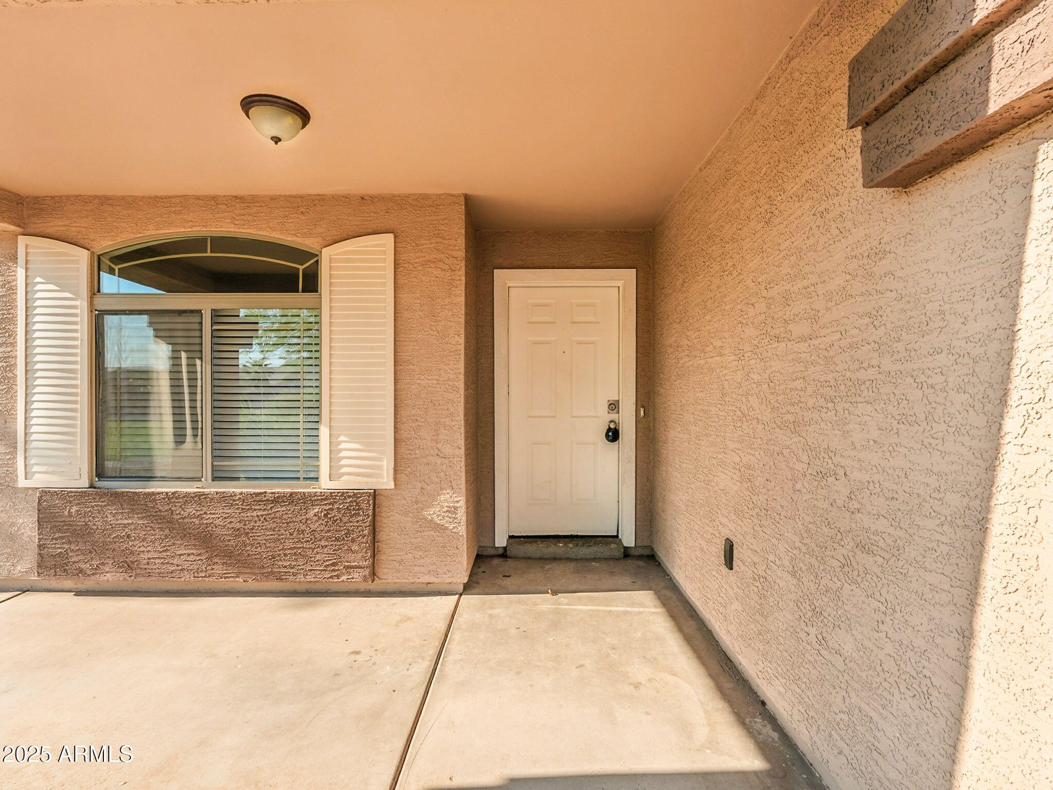 3228 W WAYLAND Drive