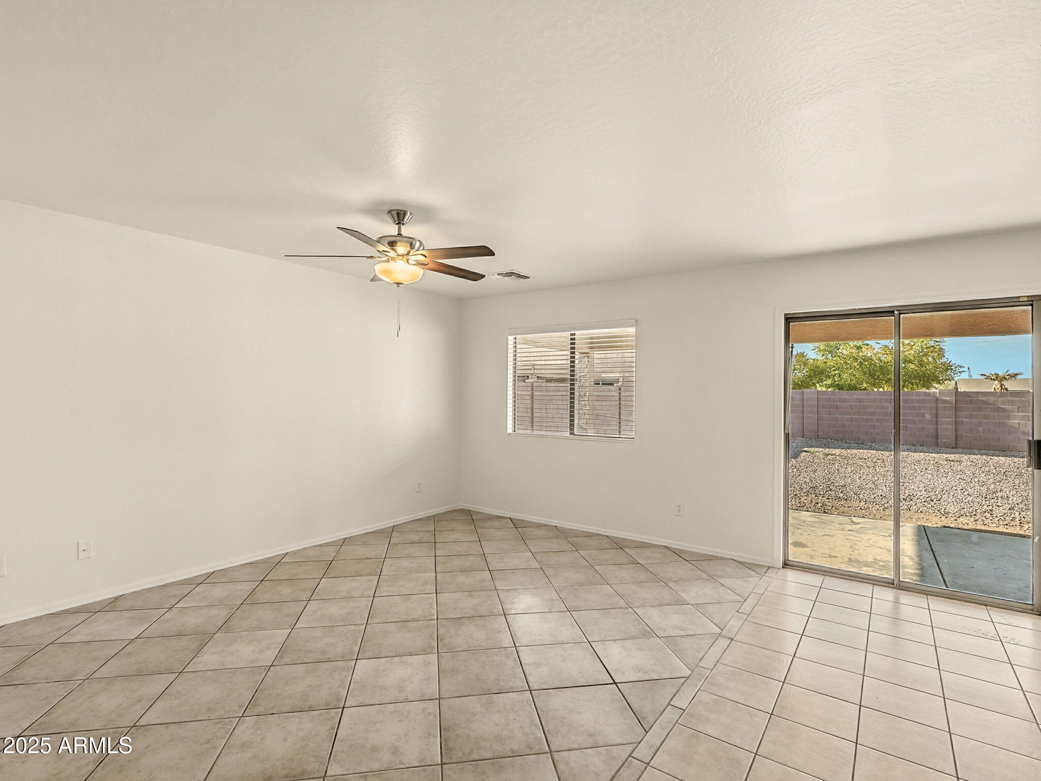 3228 W WAYLAND Drive