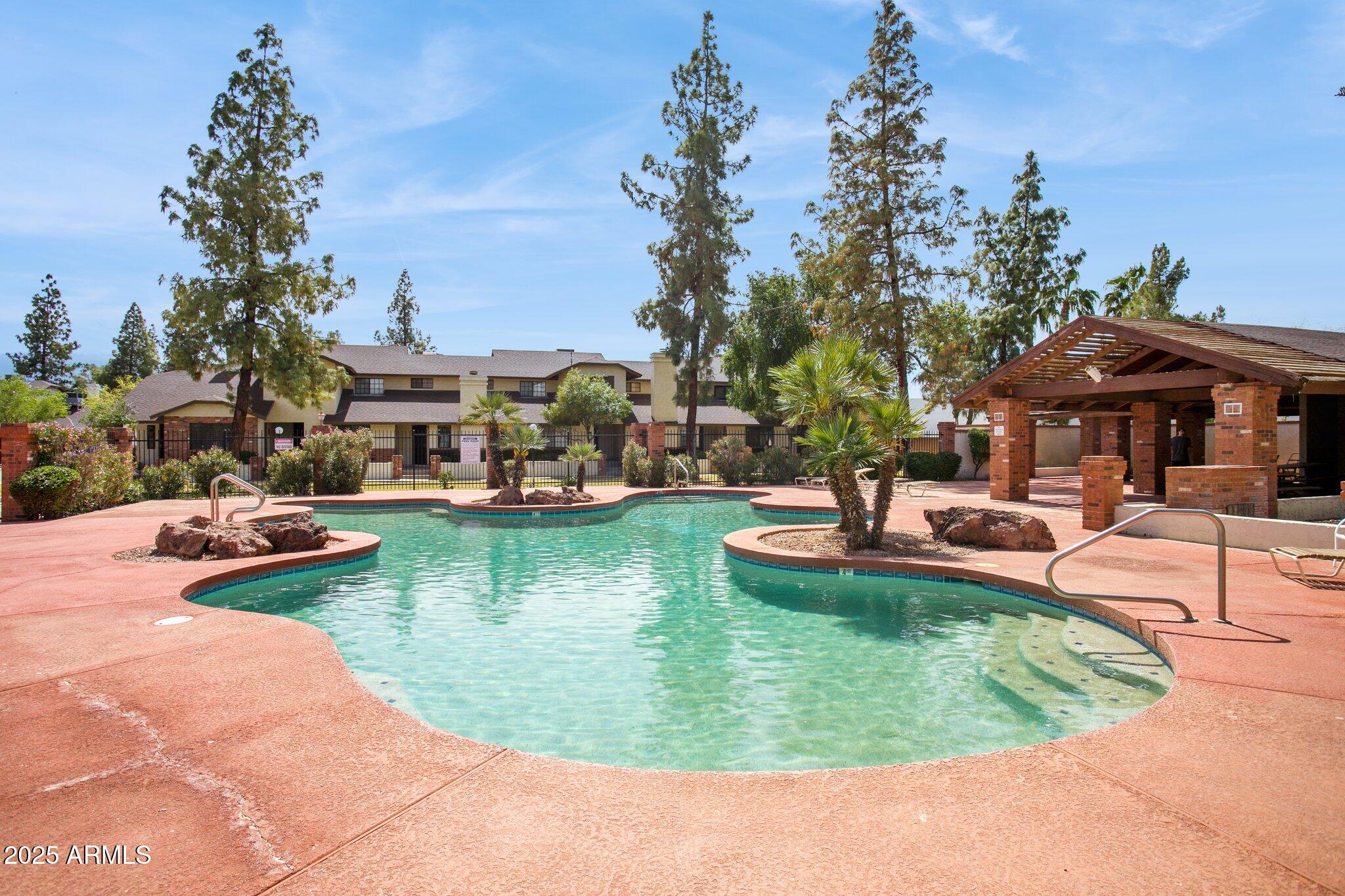 BRECKENRIDGE TOWNHOMES LT 1-182 COM AREA PRV DR - Residential