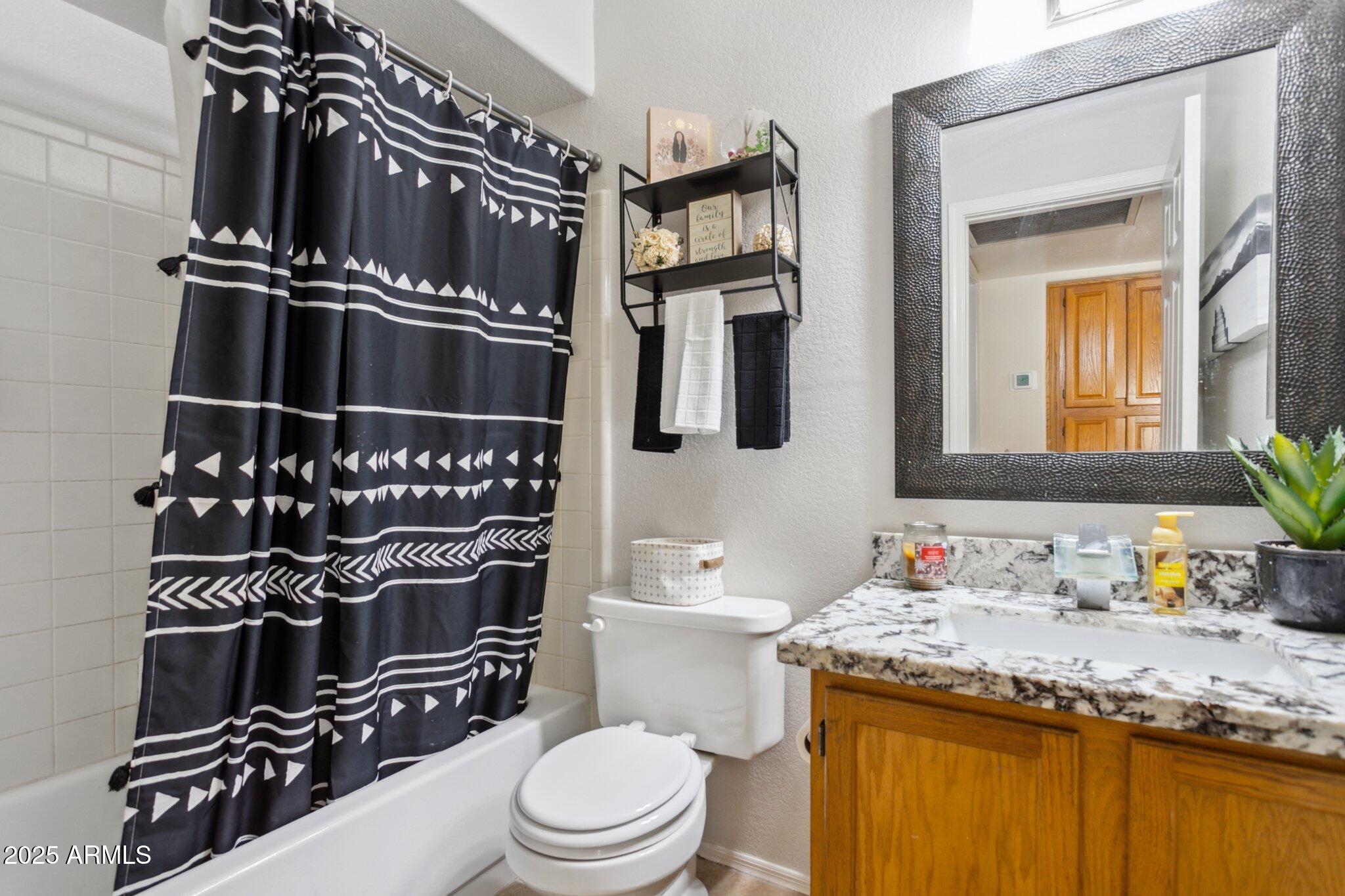 BRECKENRIDGE TOWNHOMES LT 1-182 COM AREA PRV DR - Residential