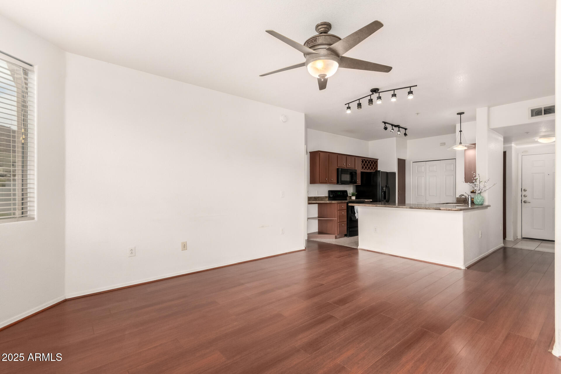 9820 N CENTRAL Avenue 307