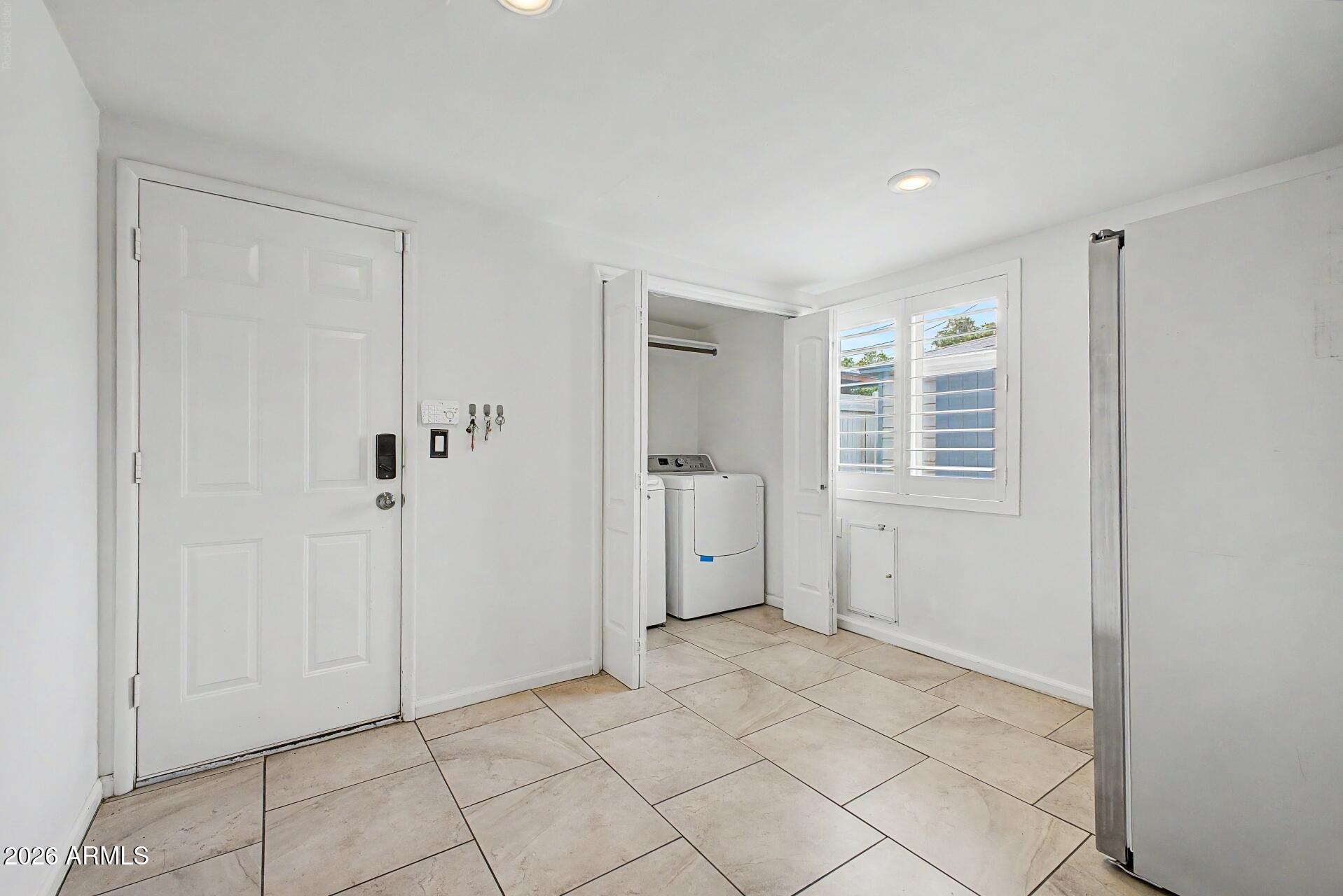 5835 N 16TH Place