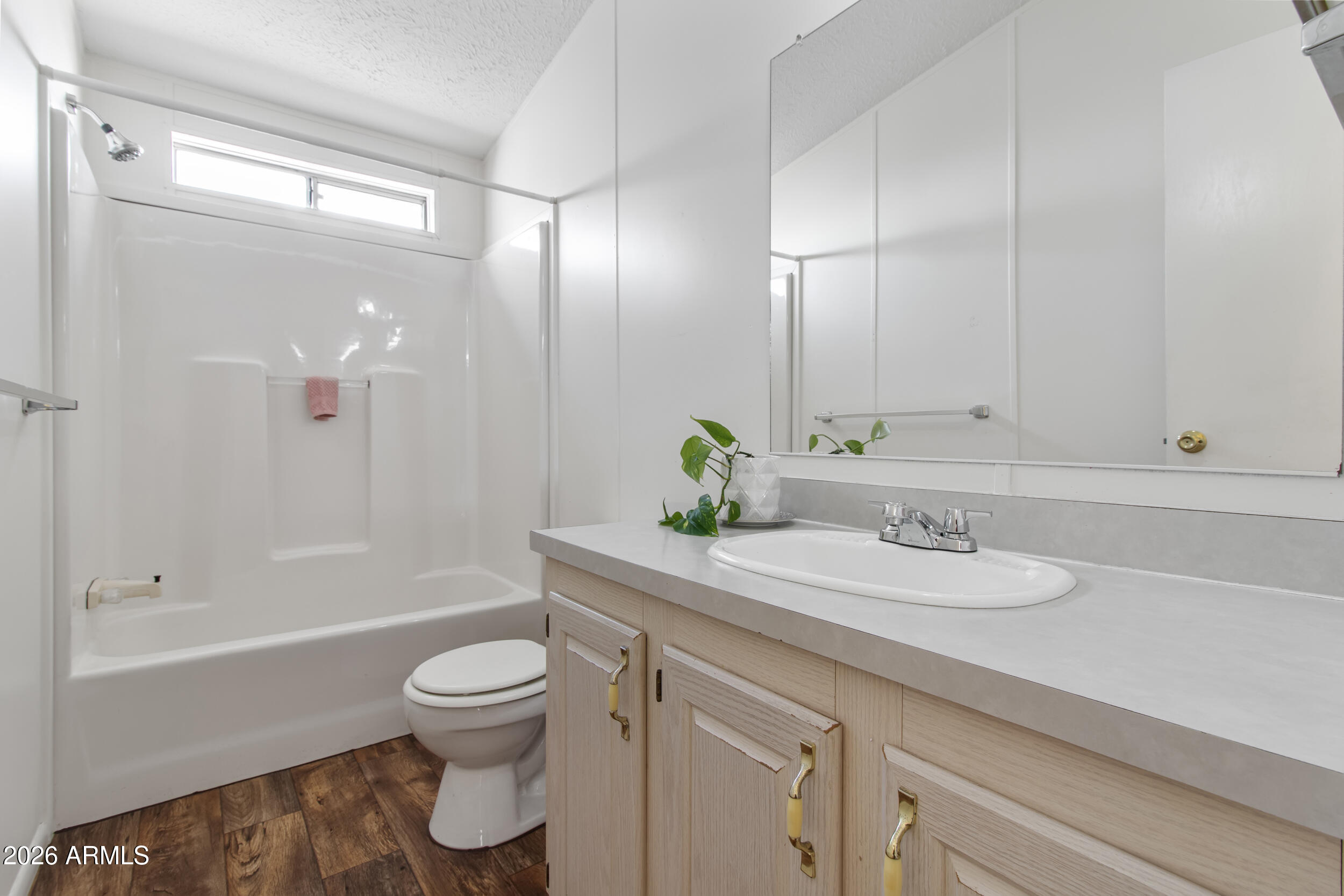 2121 N CENTER Street 204