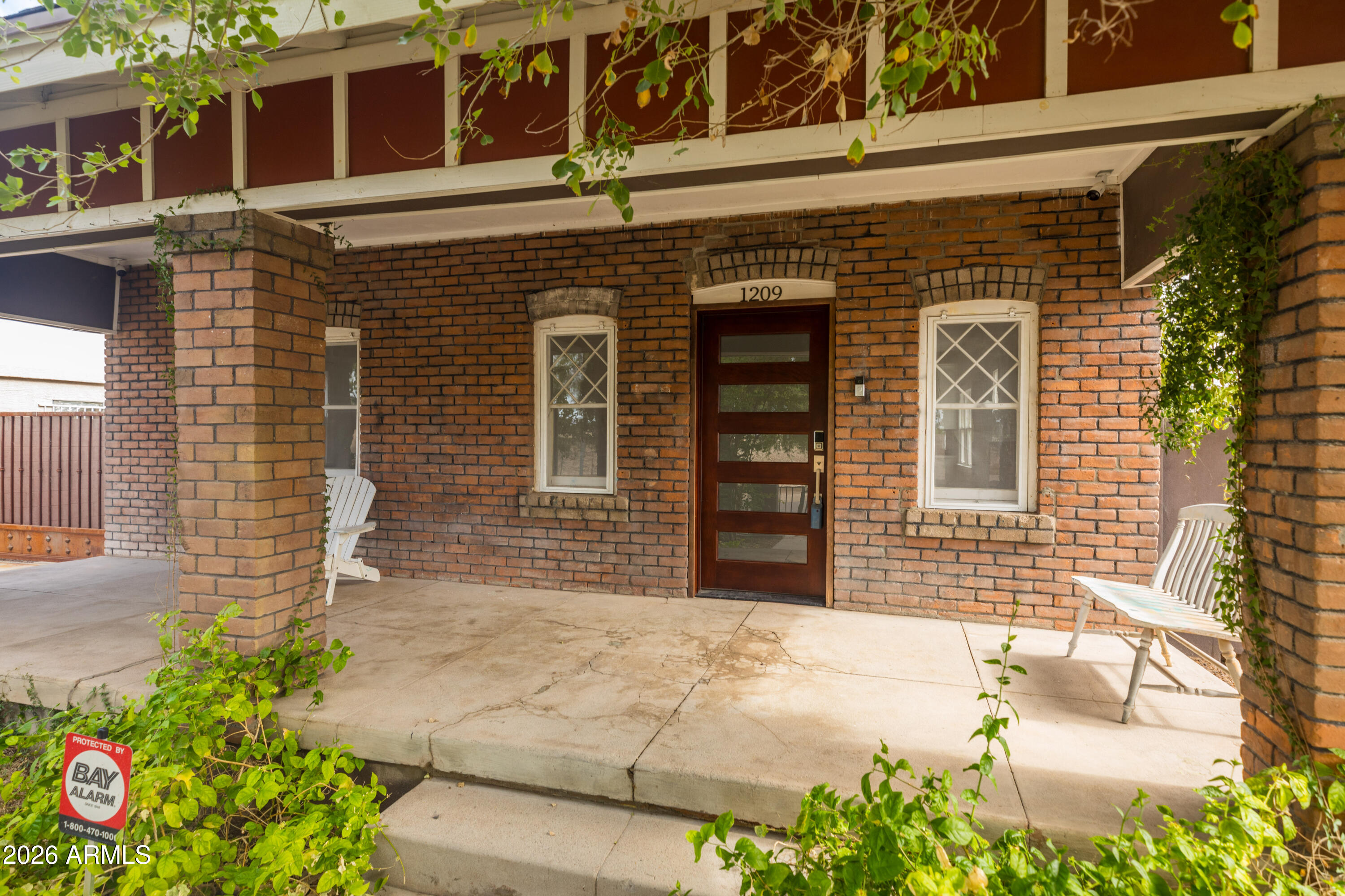 1209 E MORELAND Street