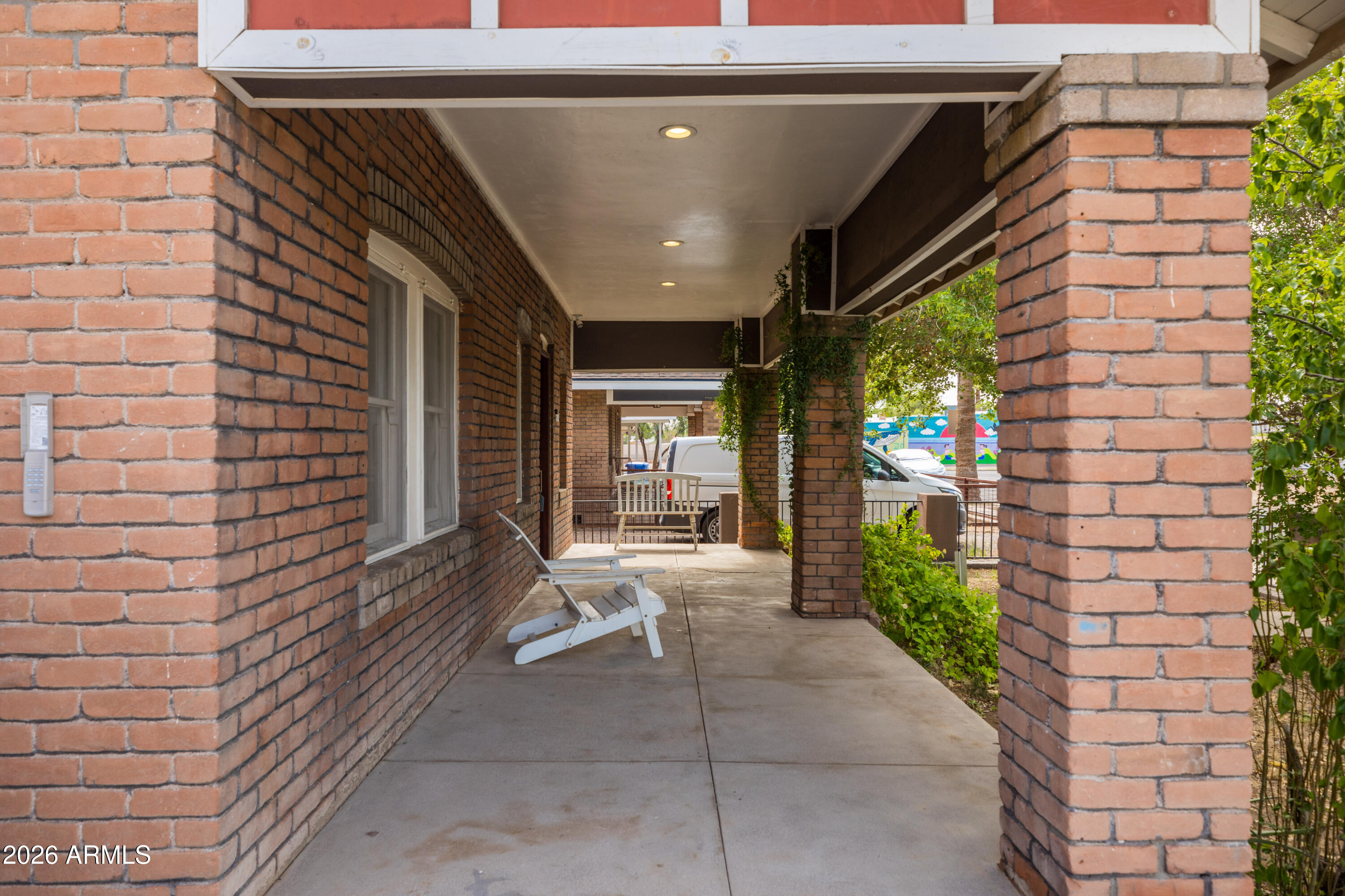 1209 E MORELAND Street