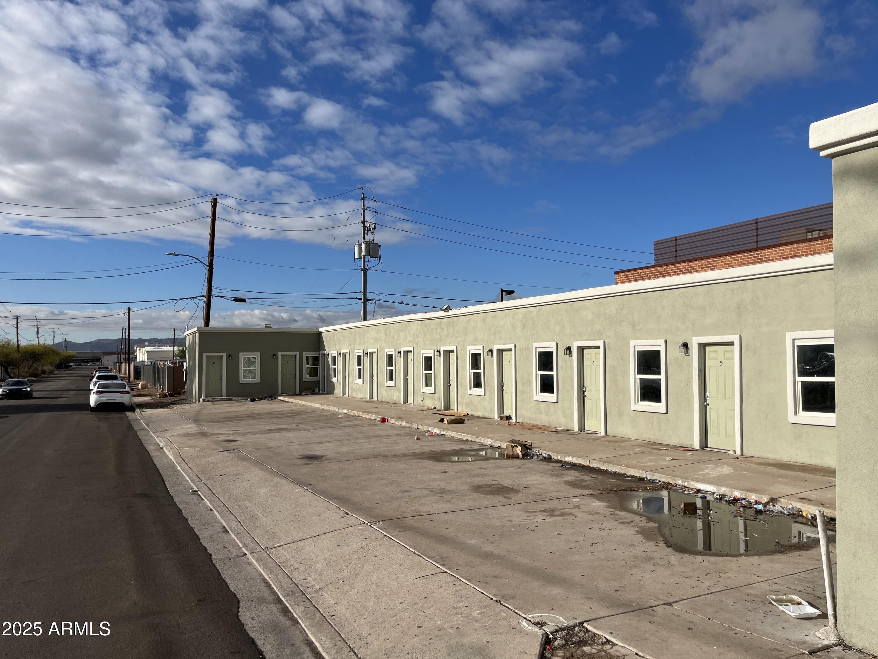 3239 E VAN BUREN Street