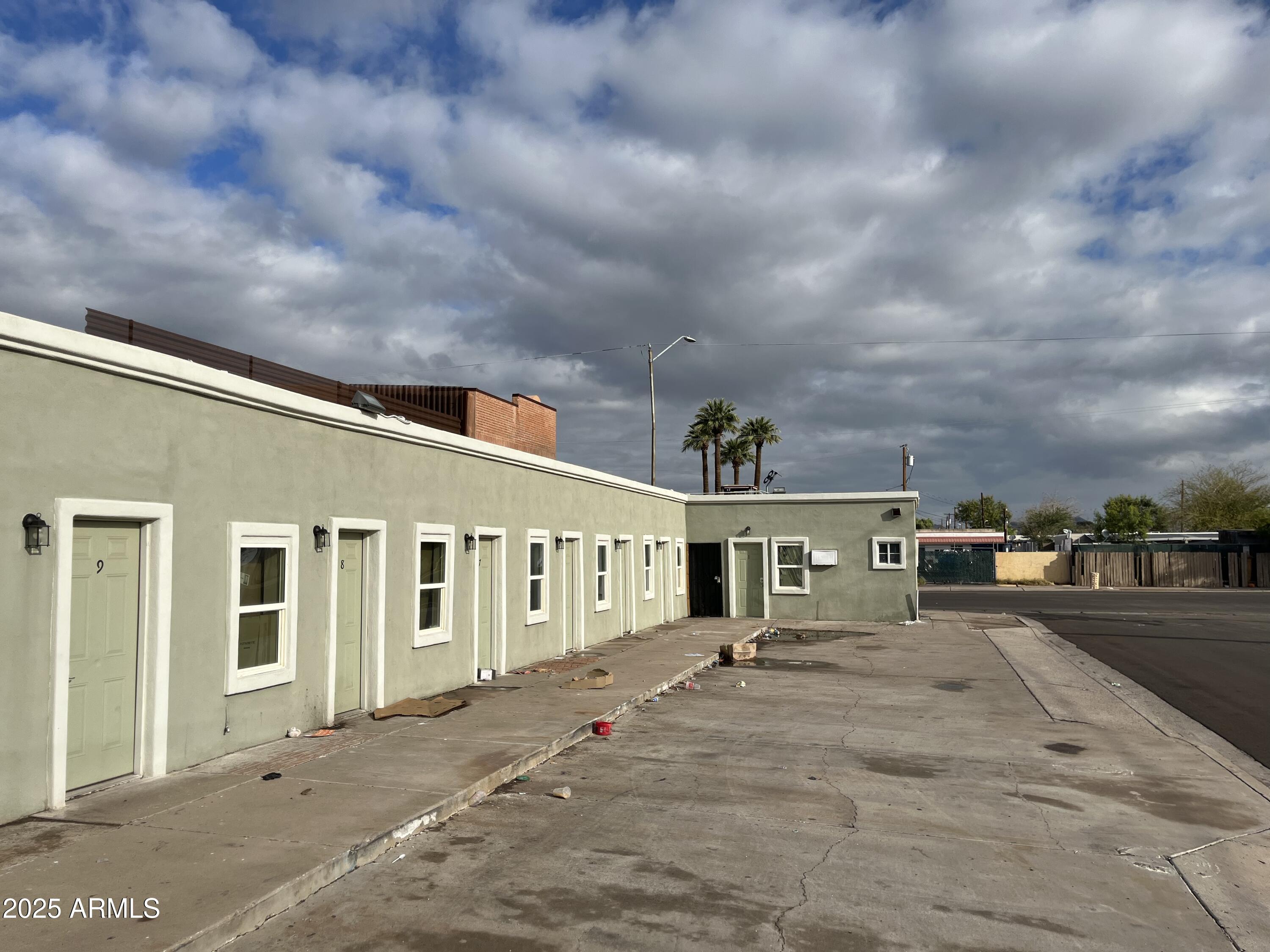 3239 E VAN BUREN Street