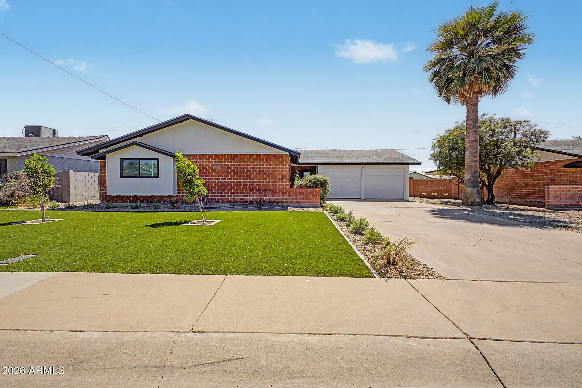 8719 E HUBBELL Street