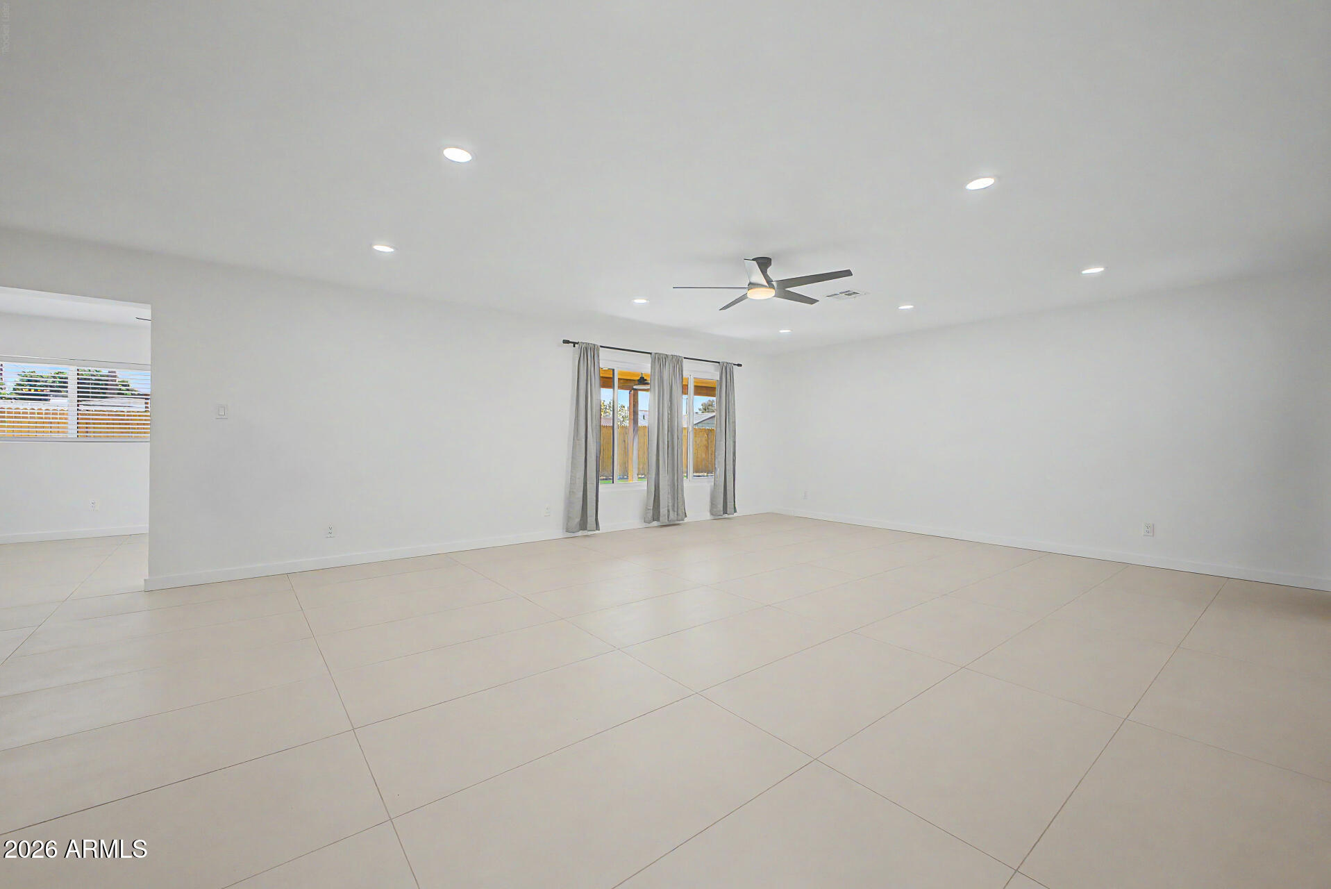 8719 E HUBBELL Street