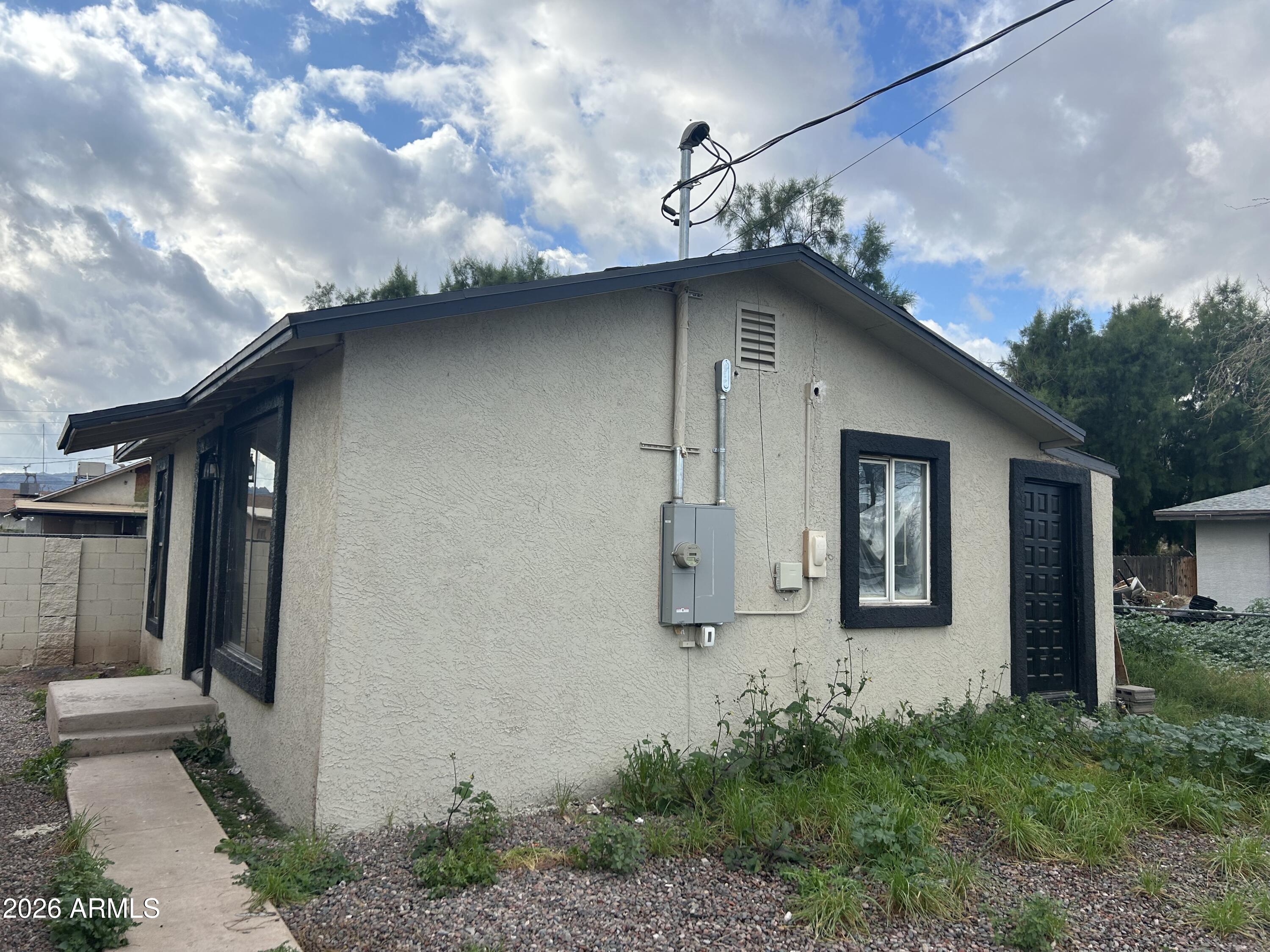 833 E Marguerite Avenue