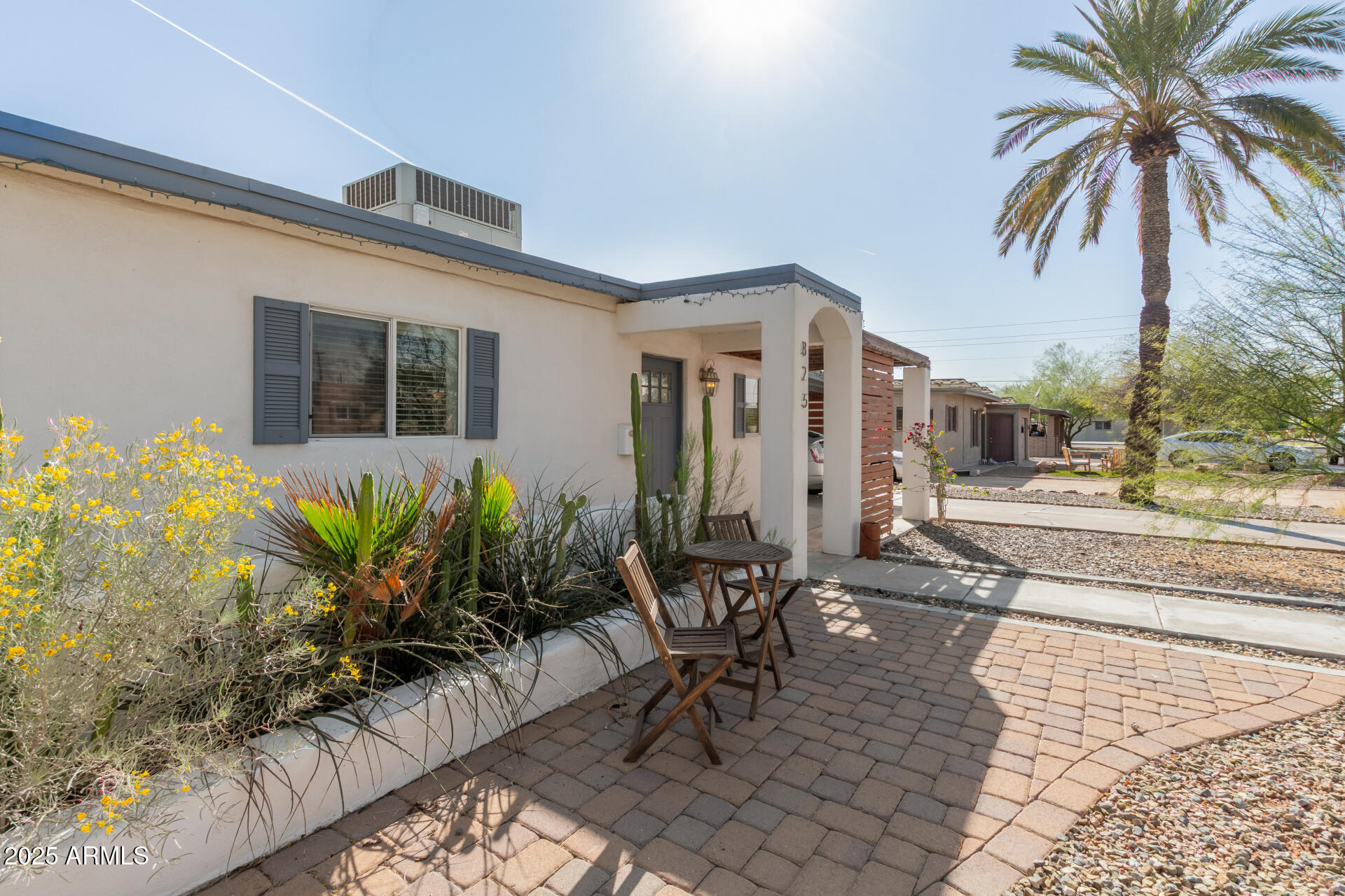 825 W 12TH Street