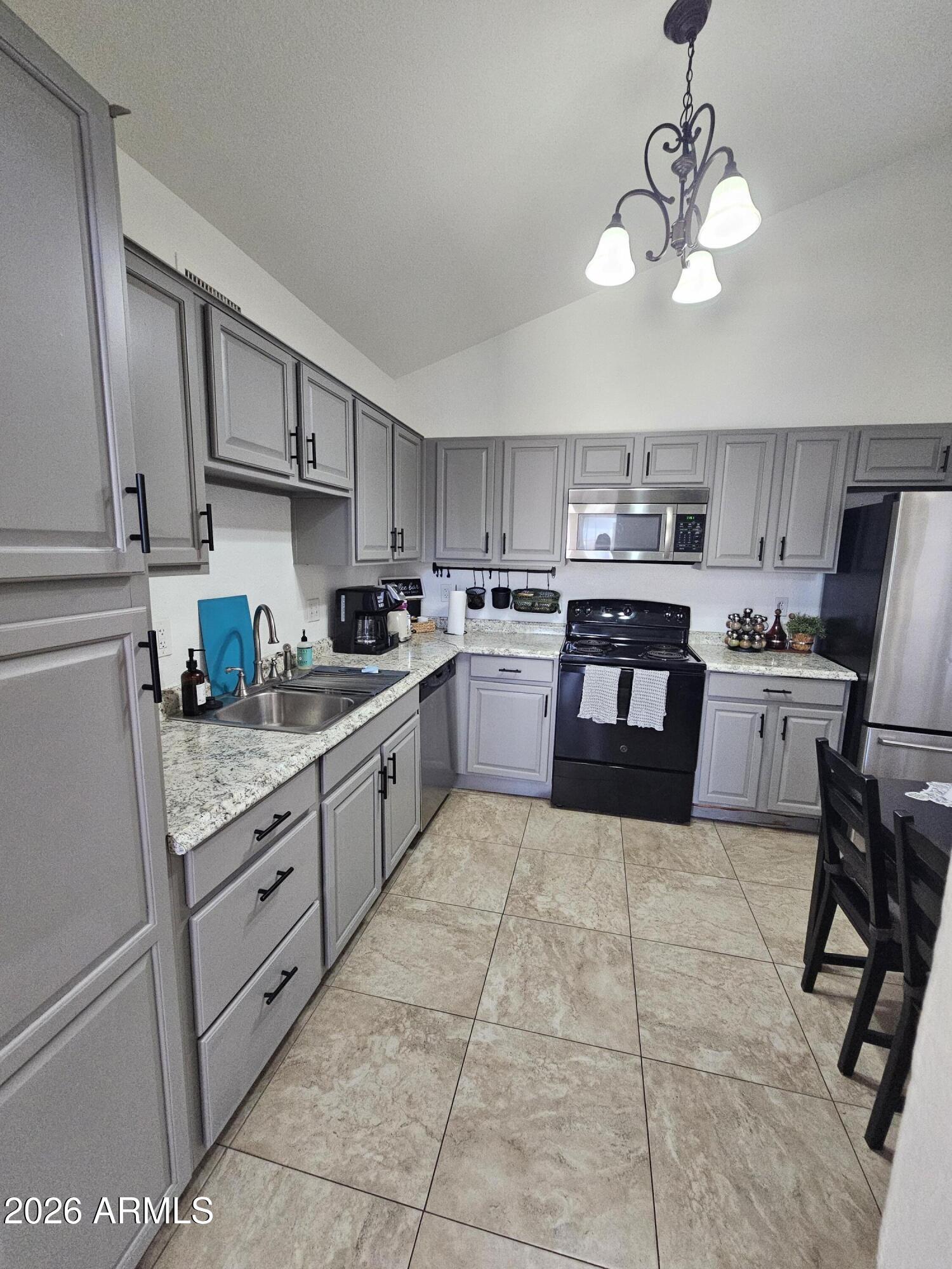 712 N SANTA BARBARA Street 1