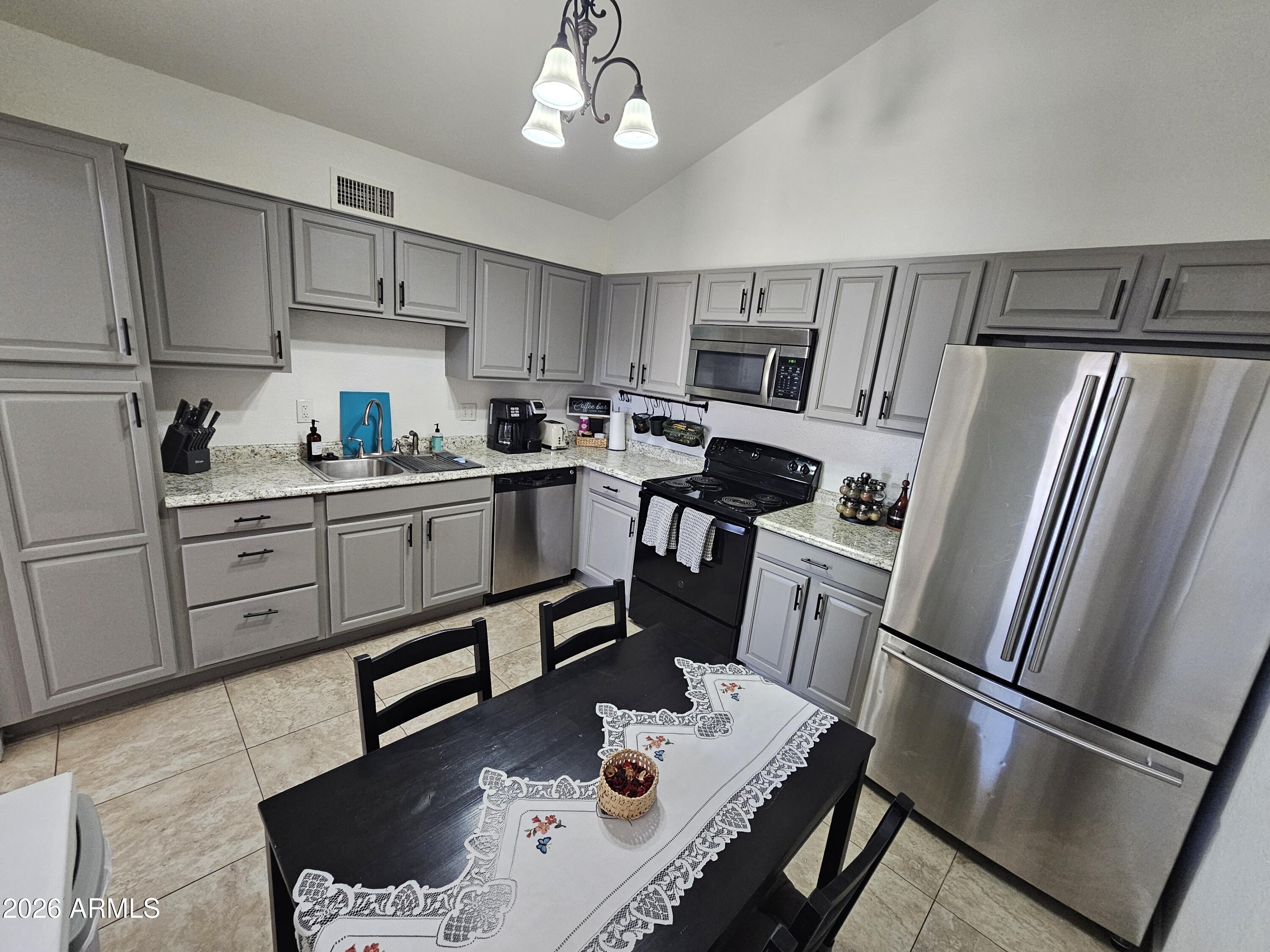 712 N SANTA BARBARA Street 1