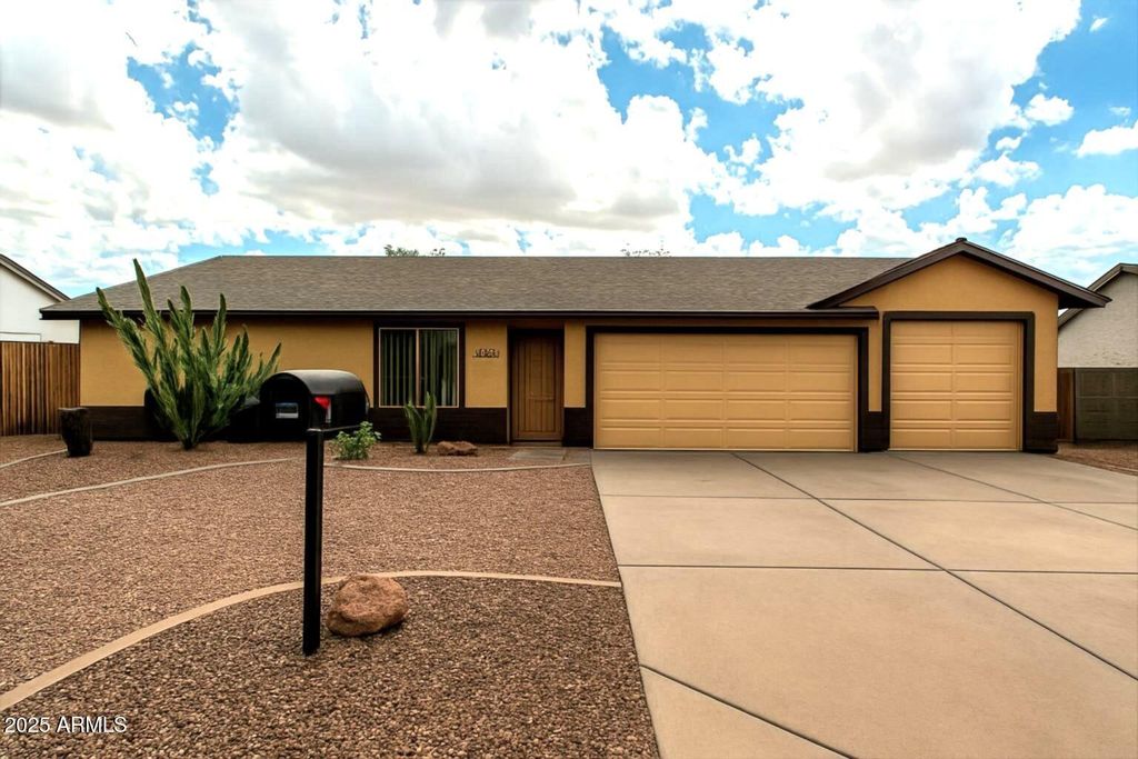 Photo of 1445 W 7th Avenue, Apache Junction, AZ 85120 (MLS # 6925252)