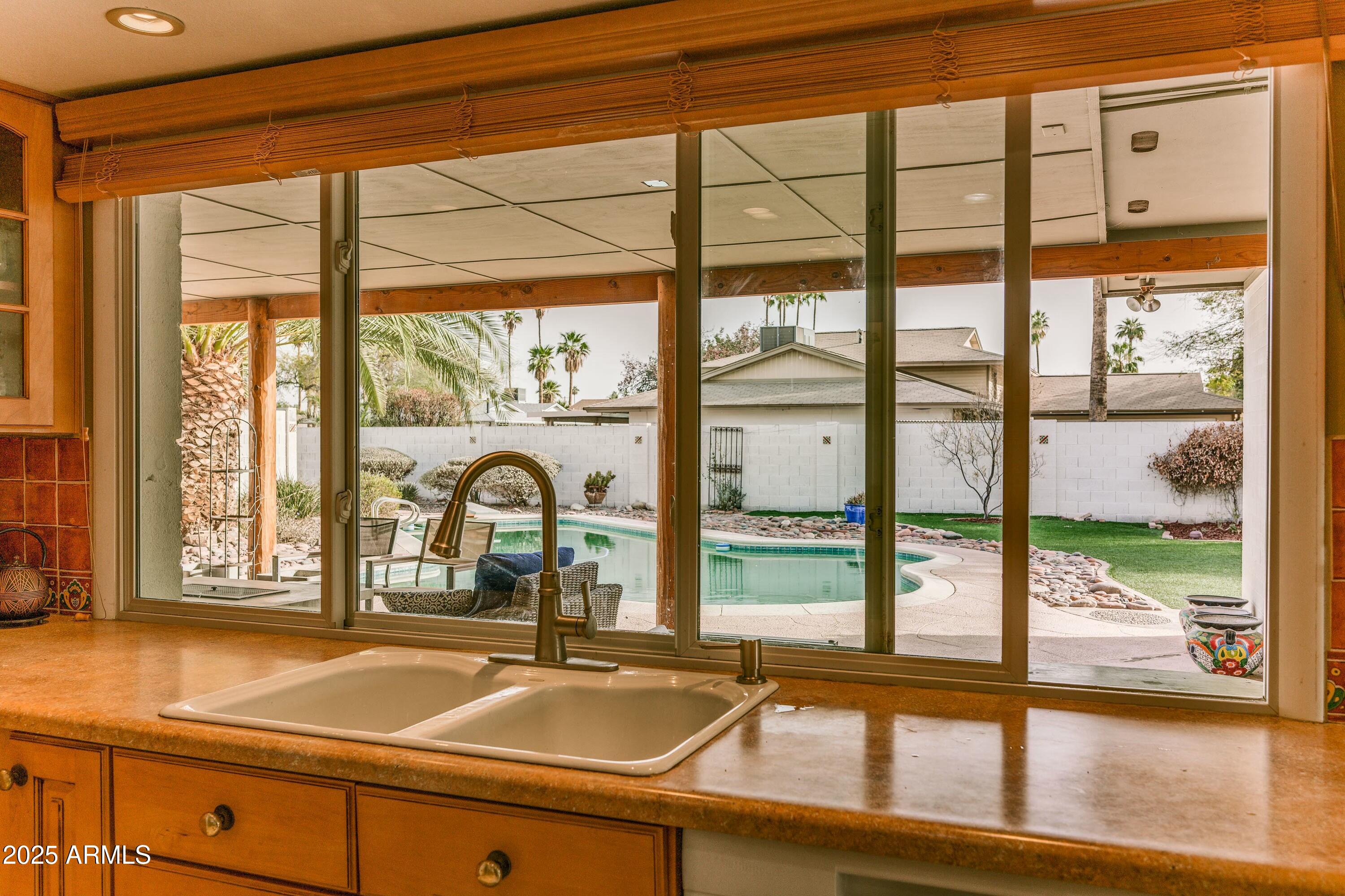 1407 E LAGUNA Drive