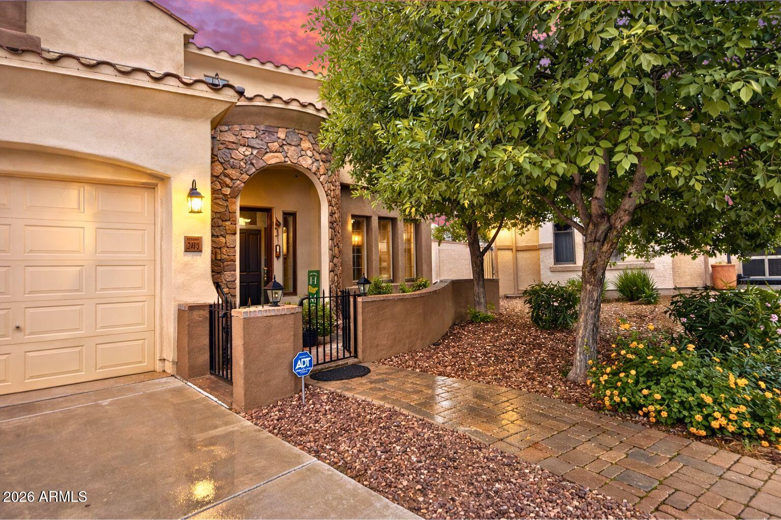 2405 E CHARLOTTE Drive