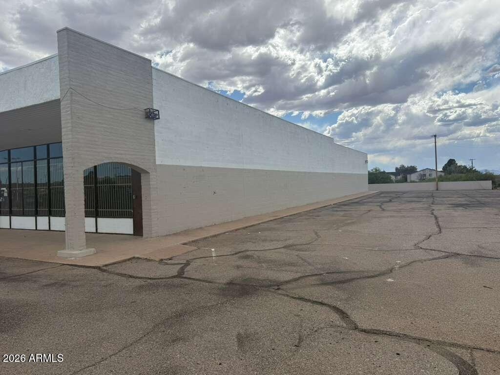 1330 N SAN ANTONIO Avenue