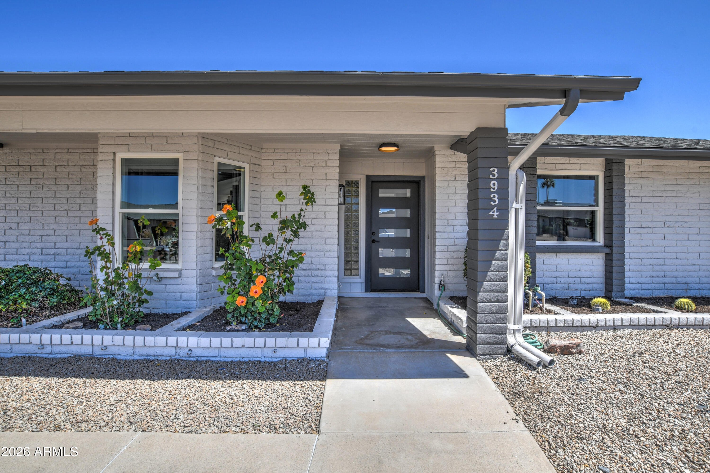 3934 W MEADOW Drive