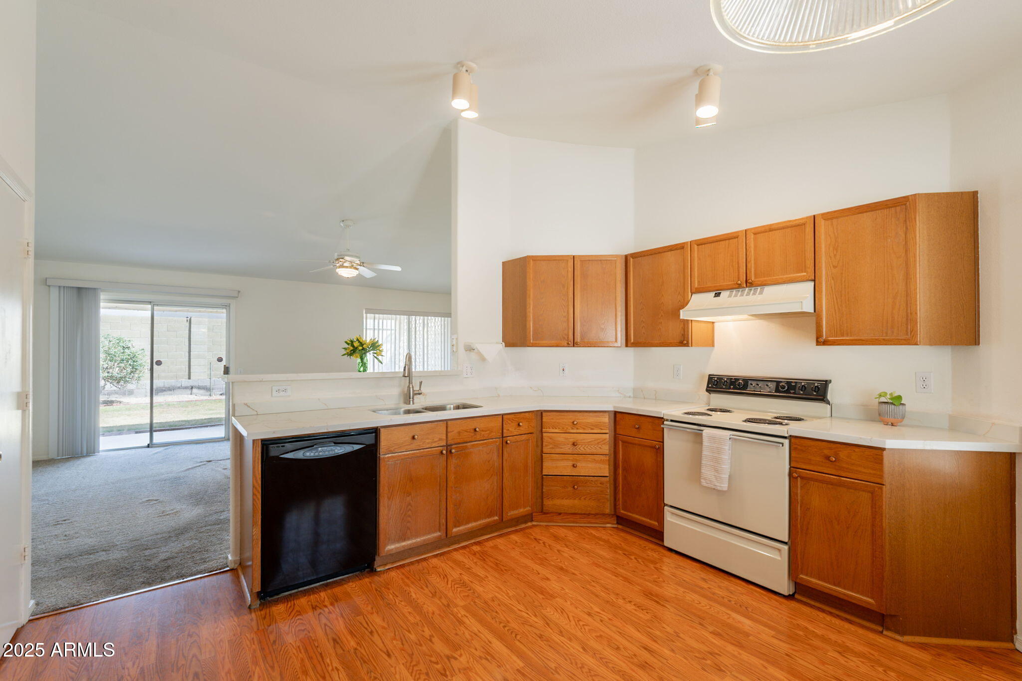 1821 N 74TH Place