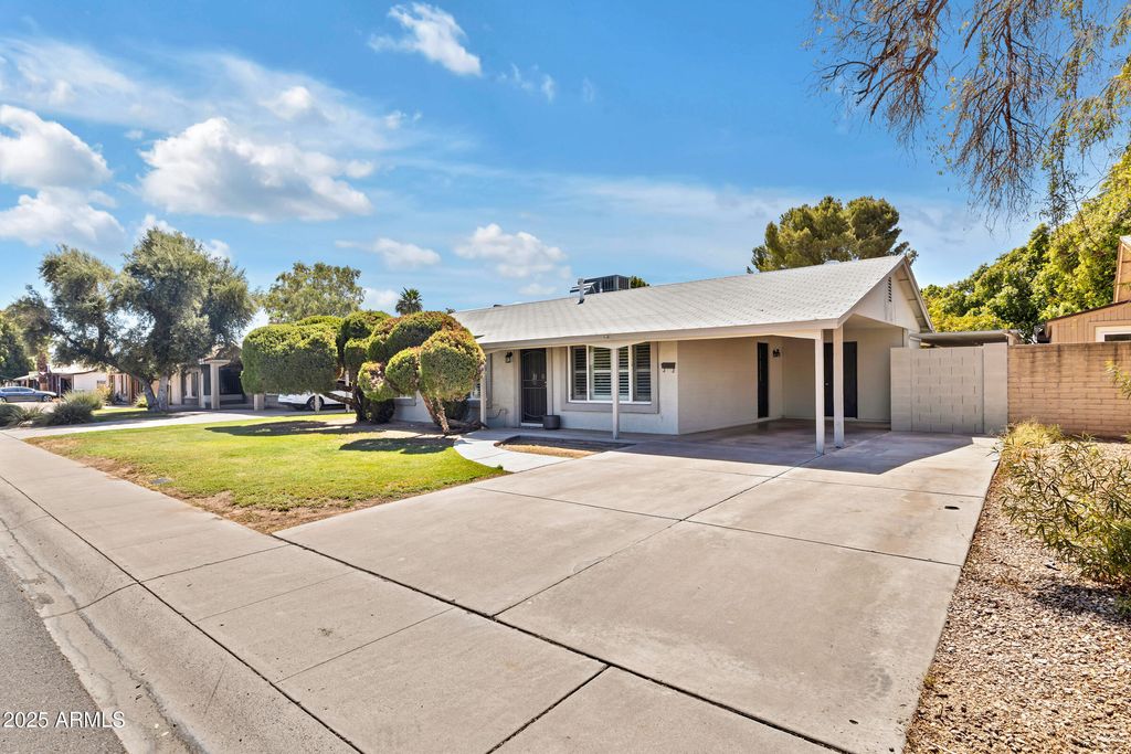 Photo of 201 E Harvard Drive, Tempe, AZ 85283 (MLS # 6899862)