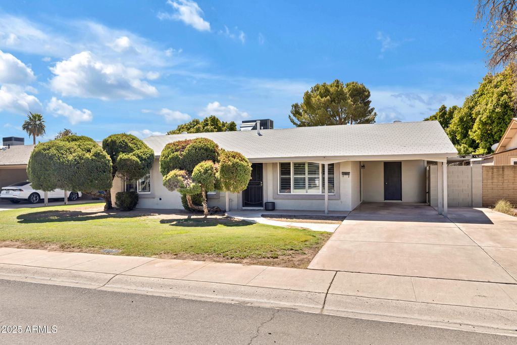 Photo of 201 E Harvard Drive, Tempe, AZ 85283 (MLS # 6899862)
