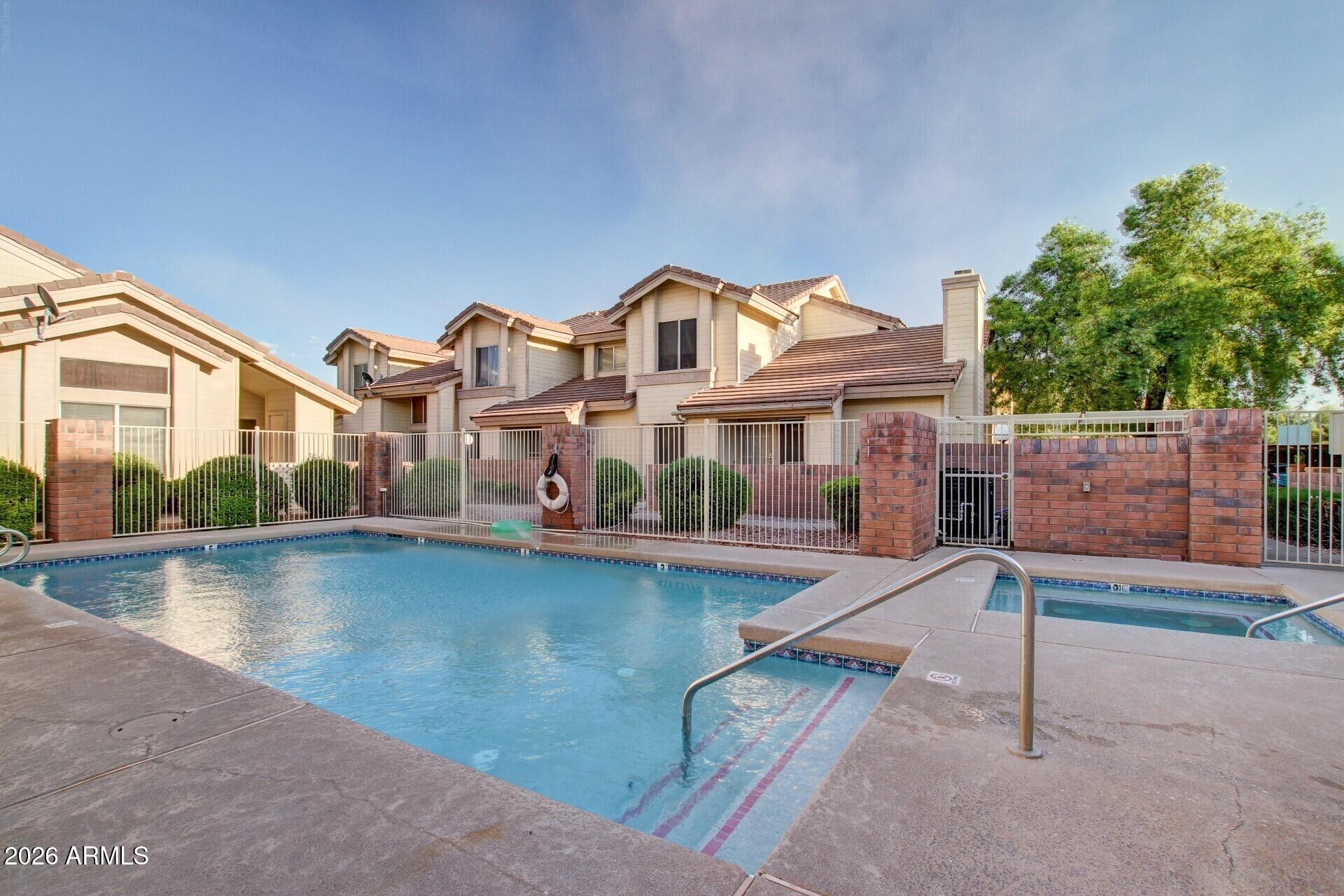 COLLEGE PARK WOODS
CONDOMINIUMS - Residential
