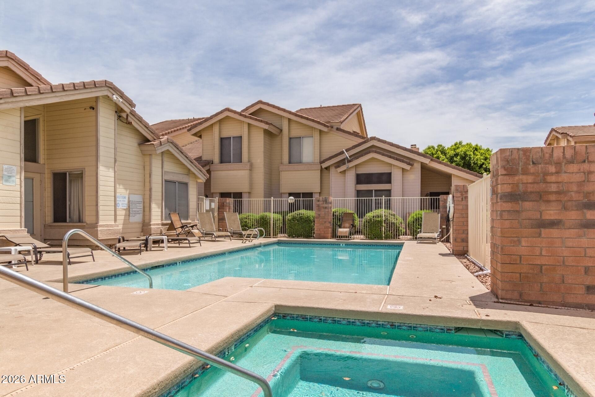 COLLEGE PARK WOODS
CONDOMINIUMS - Residential