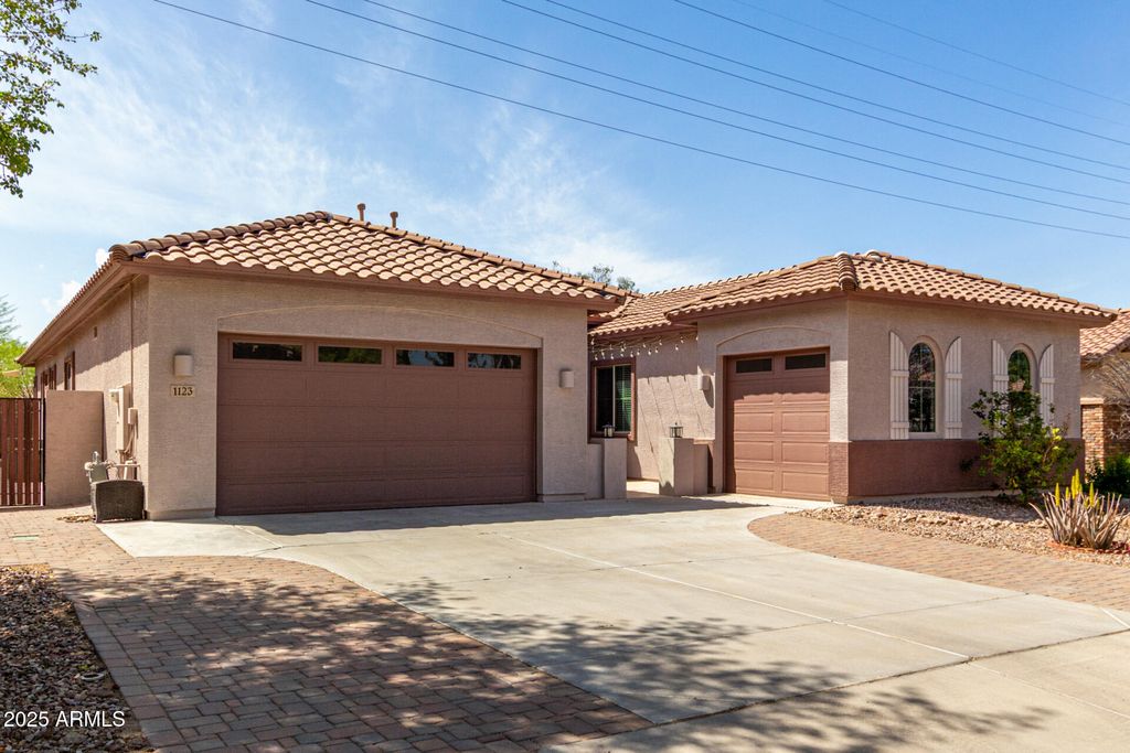 Photo of 1123 E Buckingham Avenue, Gilbert, AZ 85297 (MLS # 6932377)