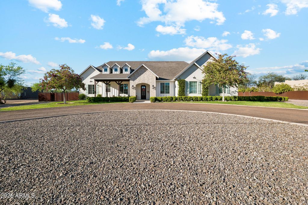 Photo of 716 W Maddock Road, Phoenix, AZ 85086 (MLS # 7002235)