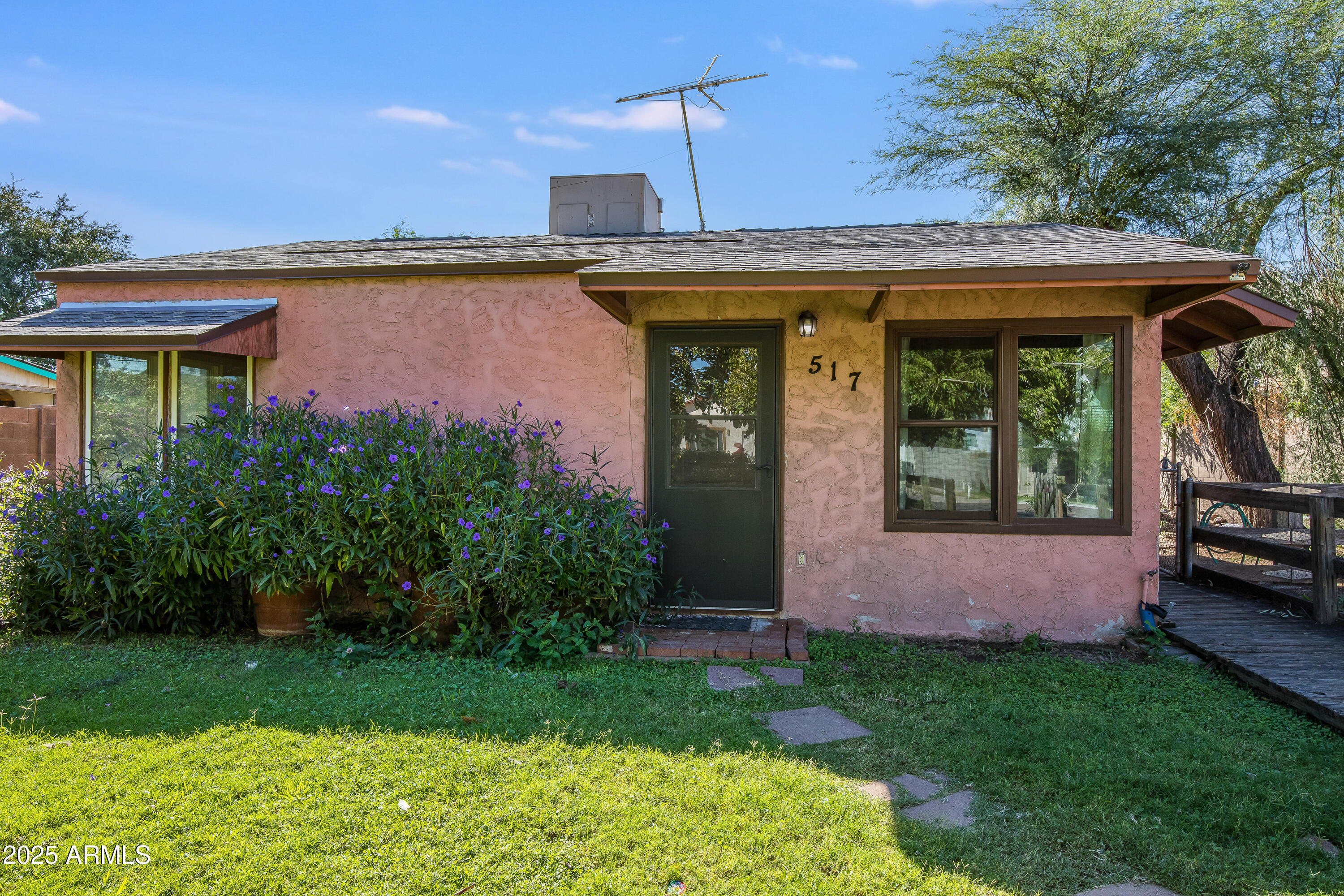 517 W BROWN Street