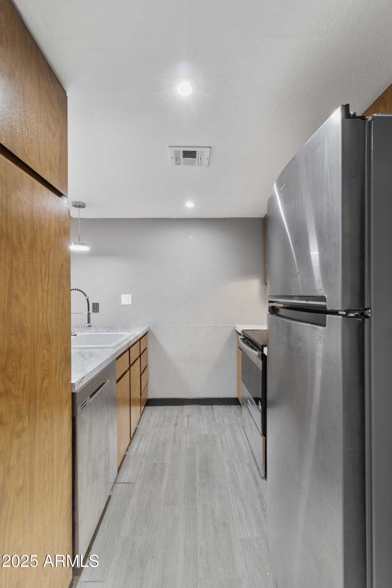 3033 E DEVONSHIRE Avenue 1016