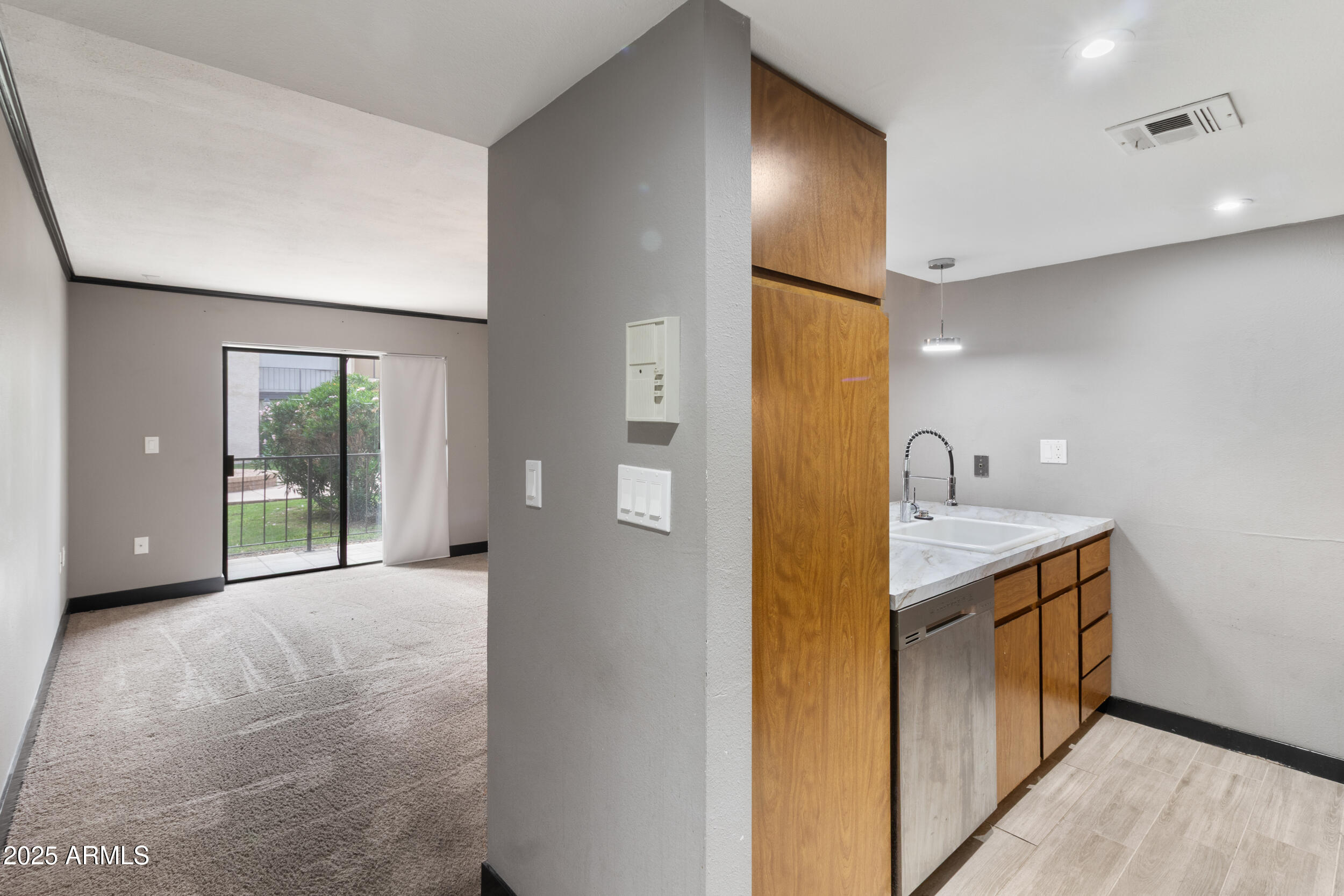 3033 E DEVONSHIRE Avenue 1016