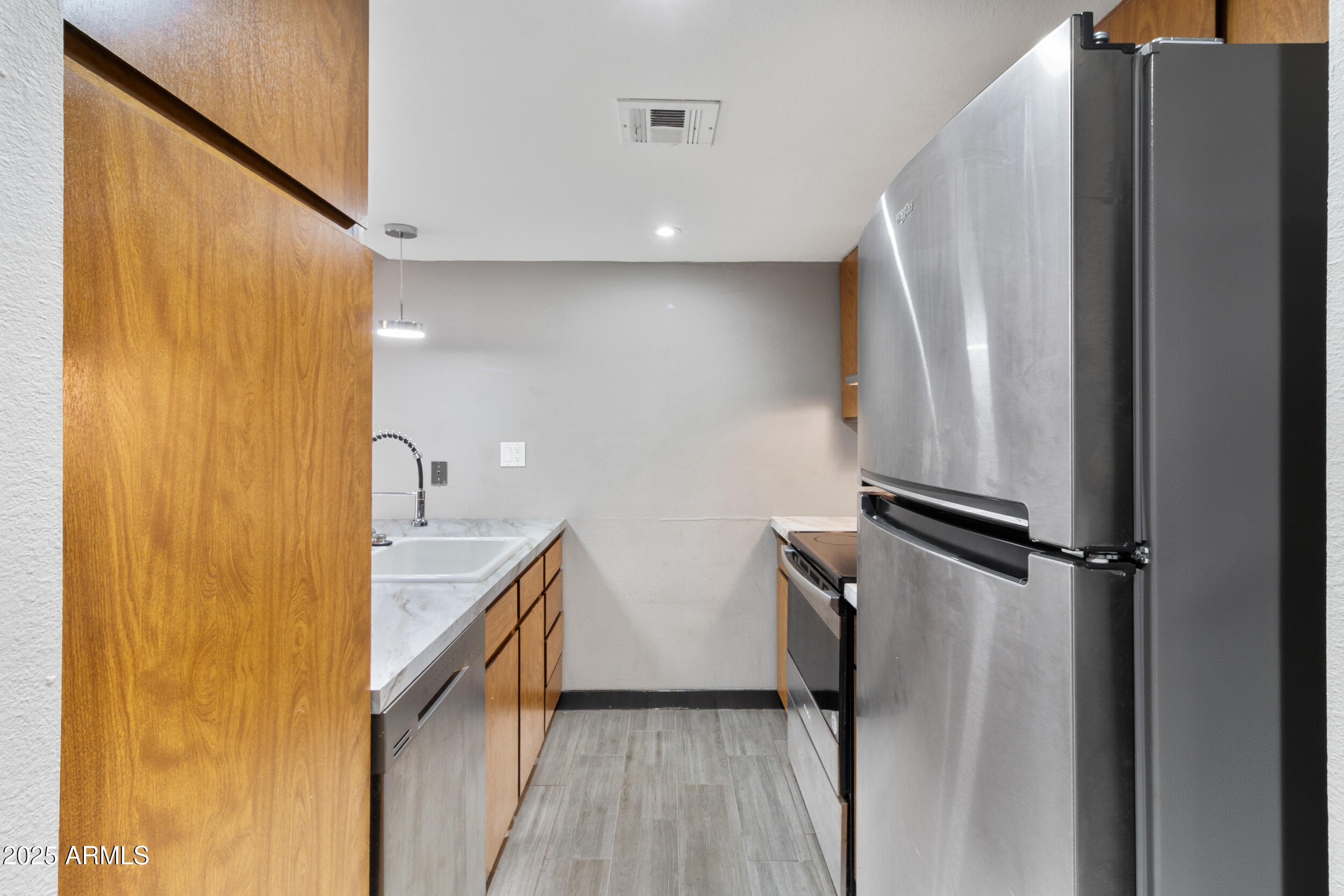 3033 E DEVONSHIRE Avenue 1016