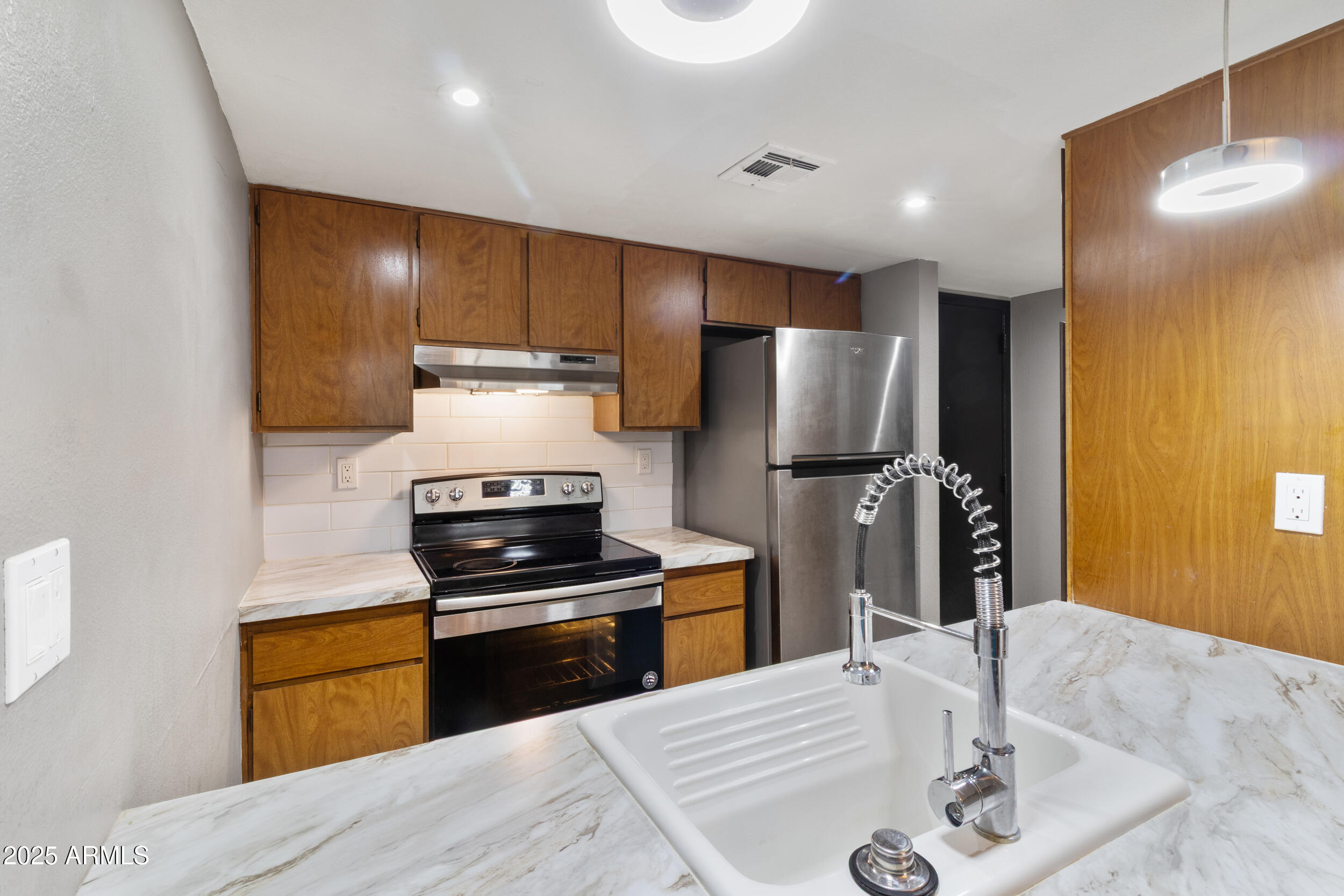 3033 E DEVONSHIRE Avenue 1016