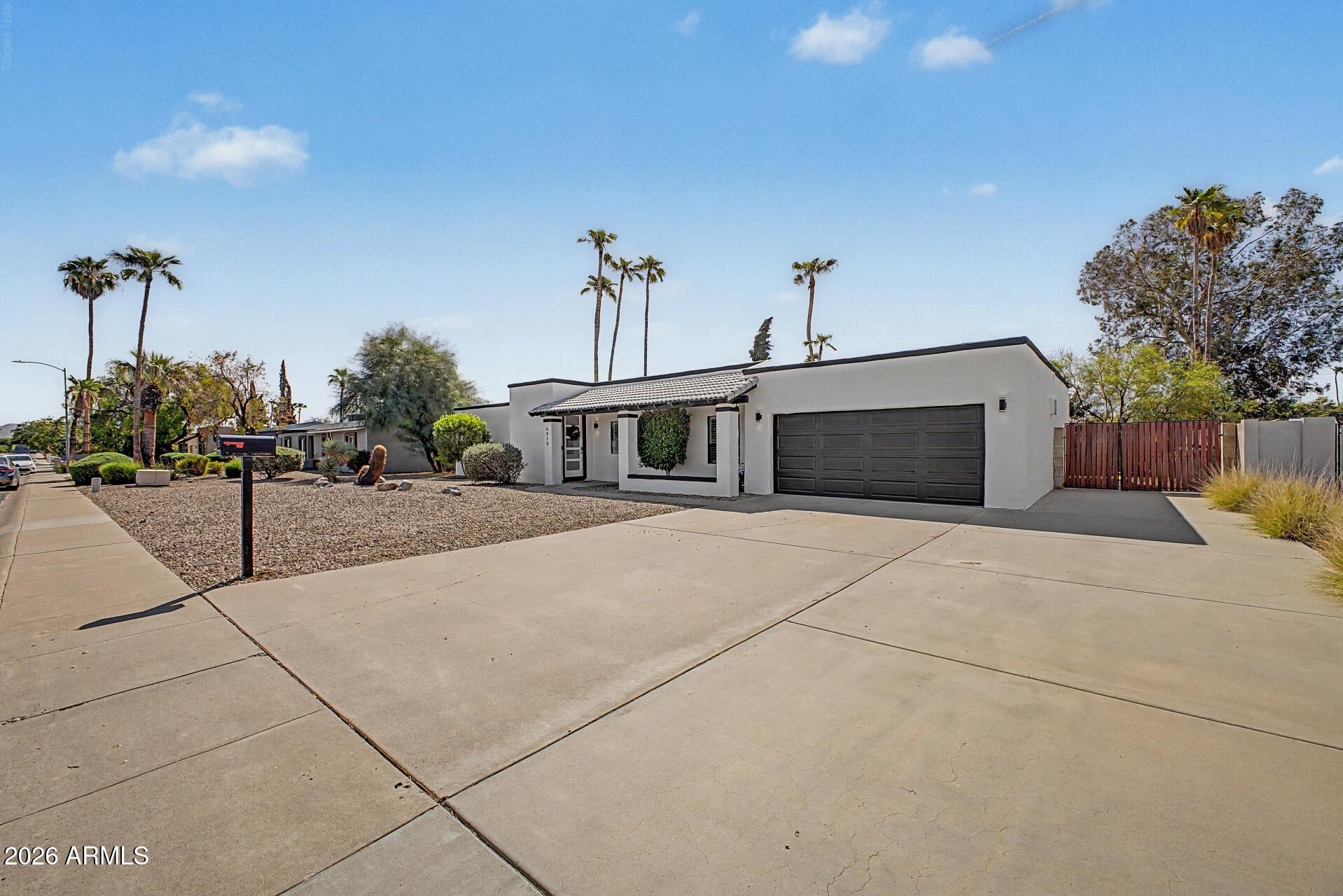 6819 E LUDLOW Drive