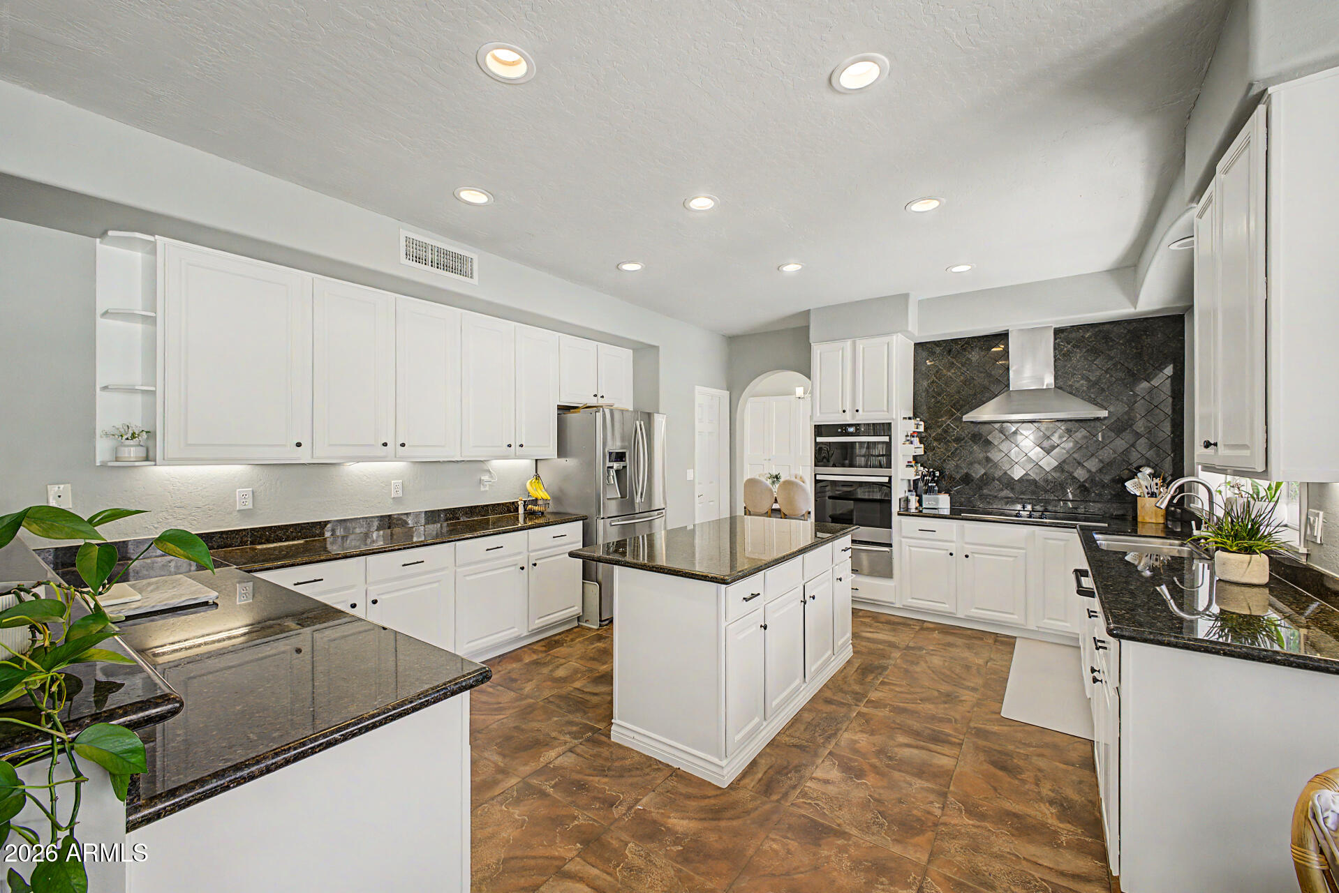 1234 E DESERT FLOWER Lane