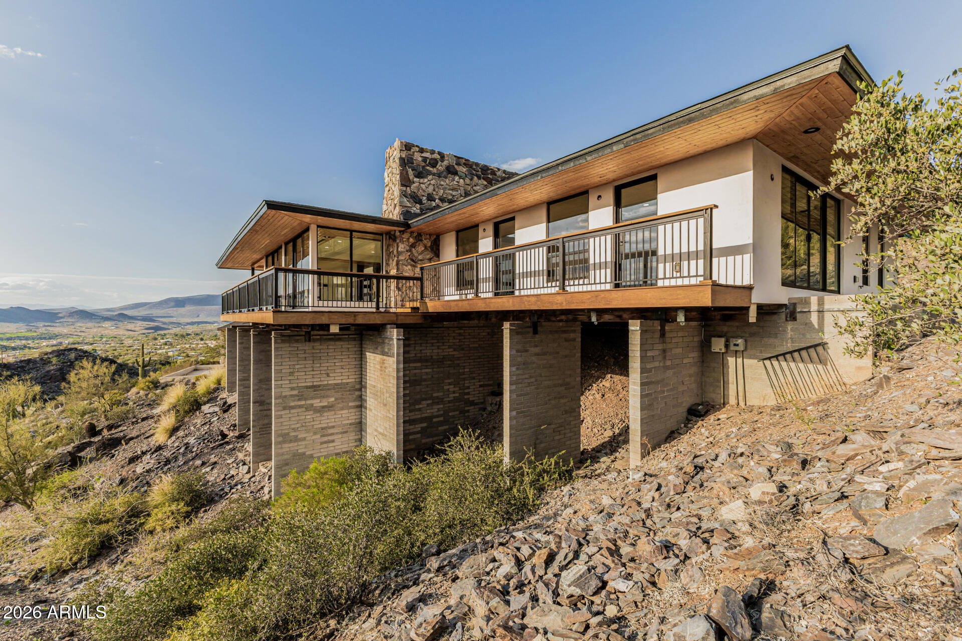 6111 E VICTORIA Drive