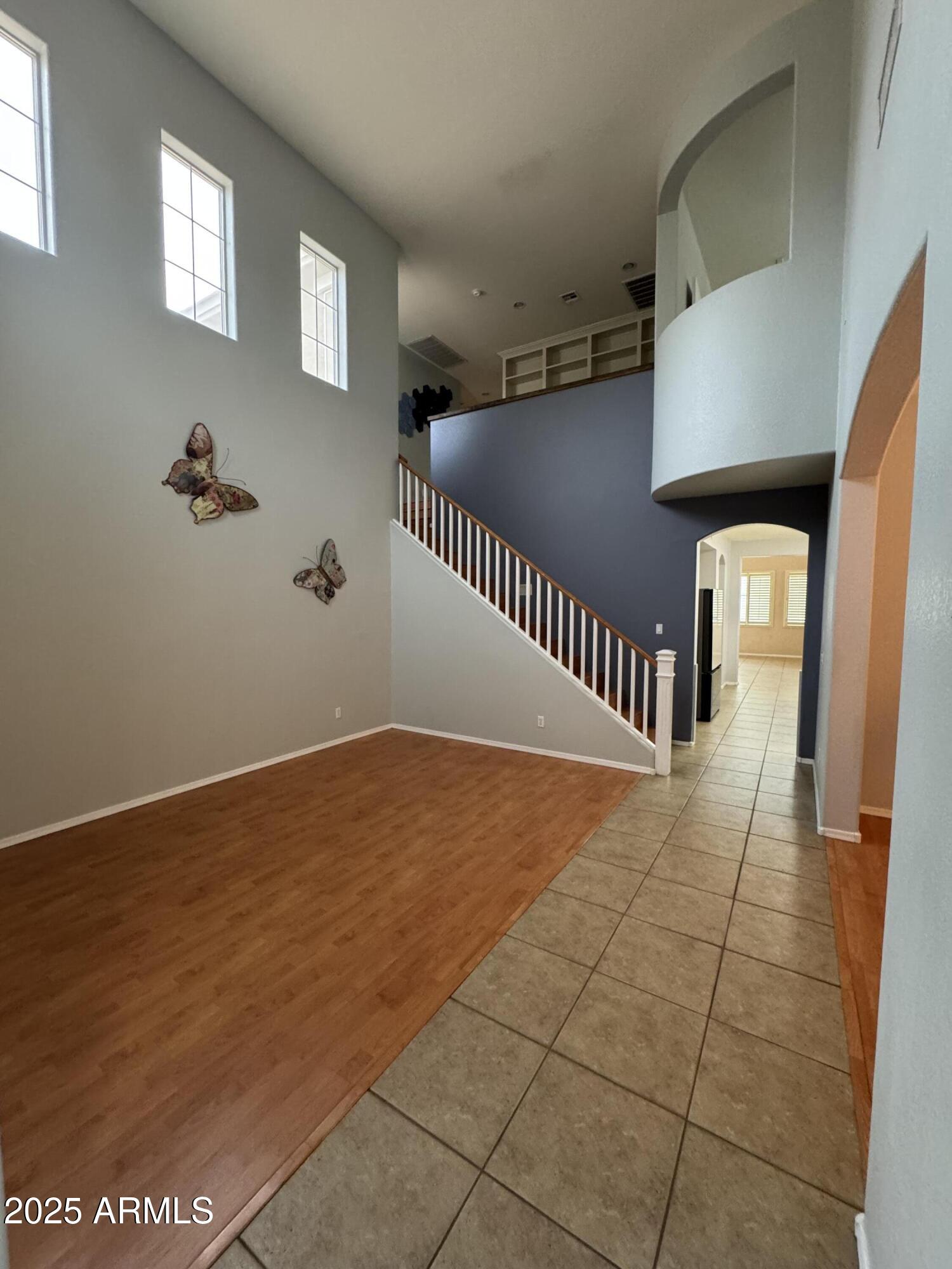 1155 W LAREDO Avenue