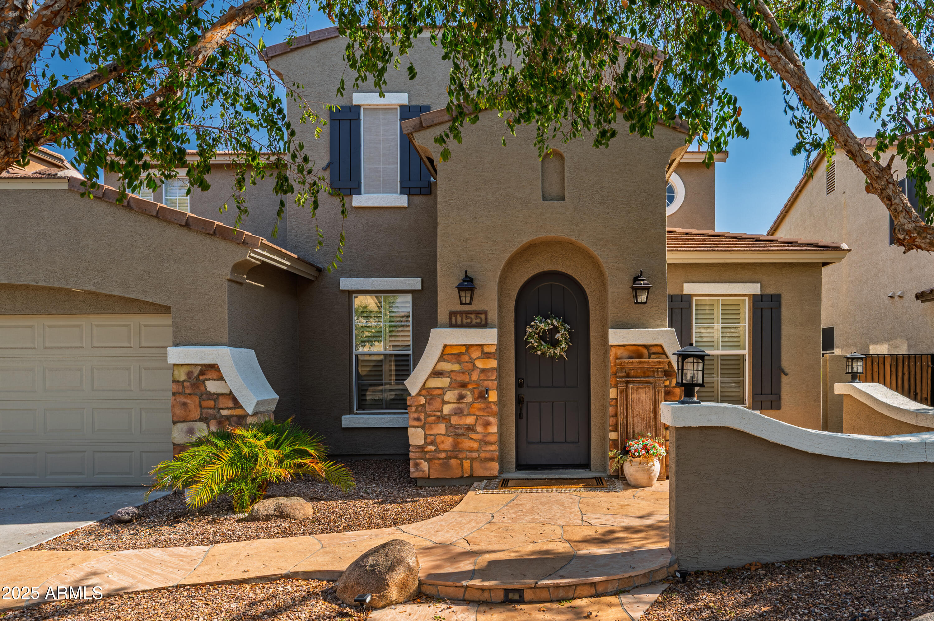 1155 W LAREDO Avenue