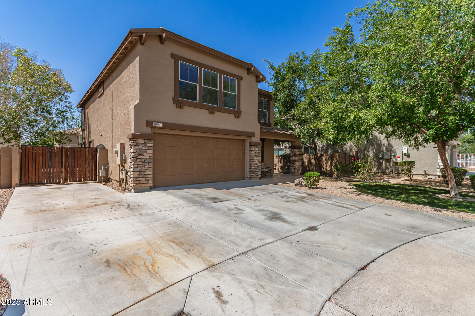 6989 W GLENN Drive