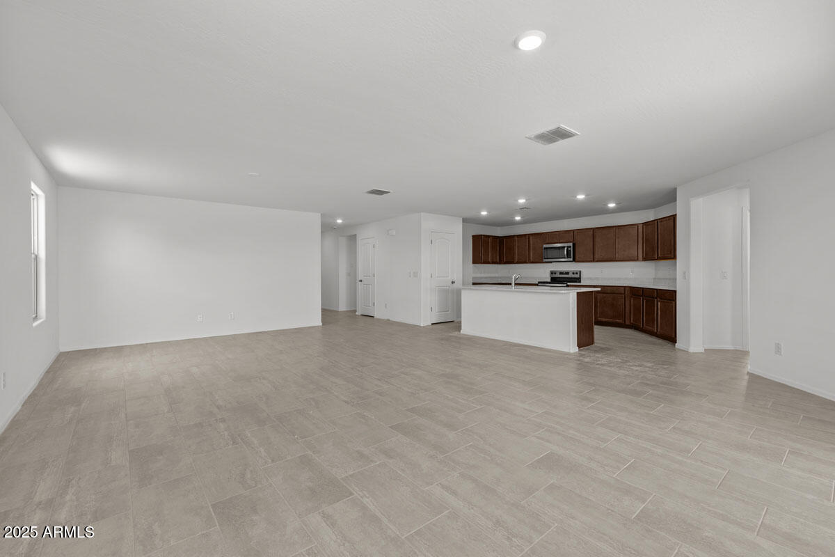 24661 W JESSICA Lane