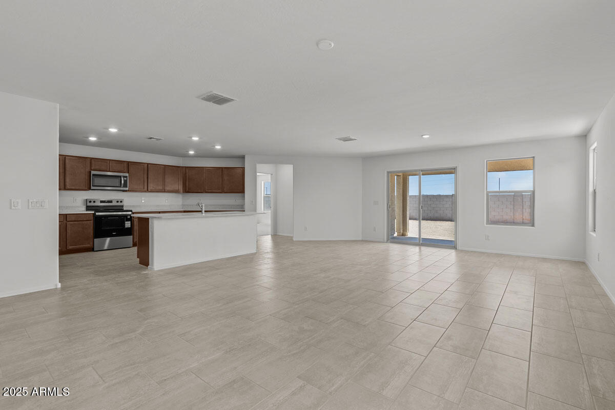 24661 W JESSICA Lane